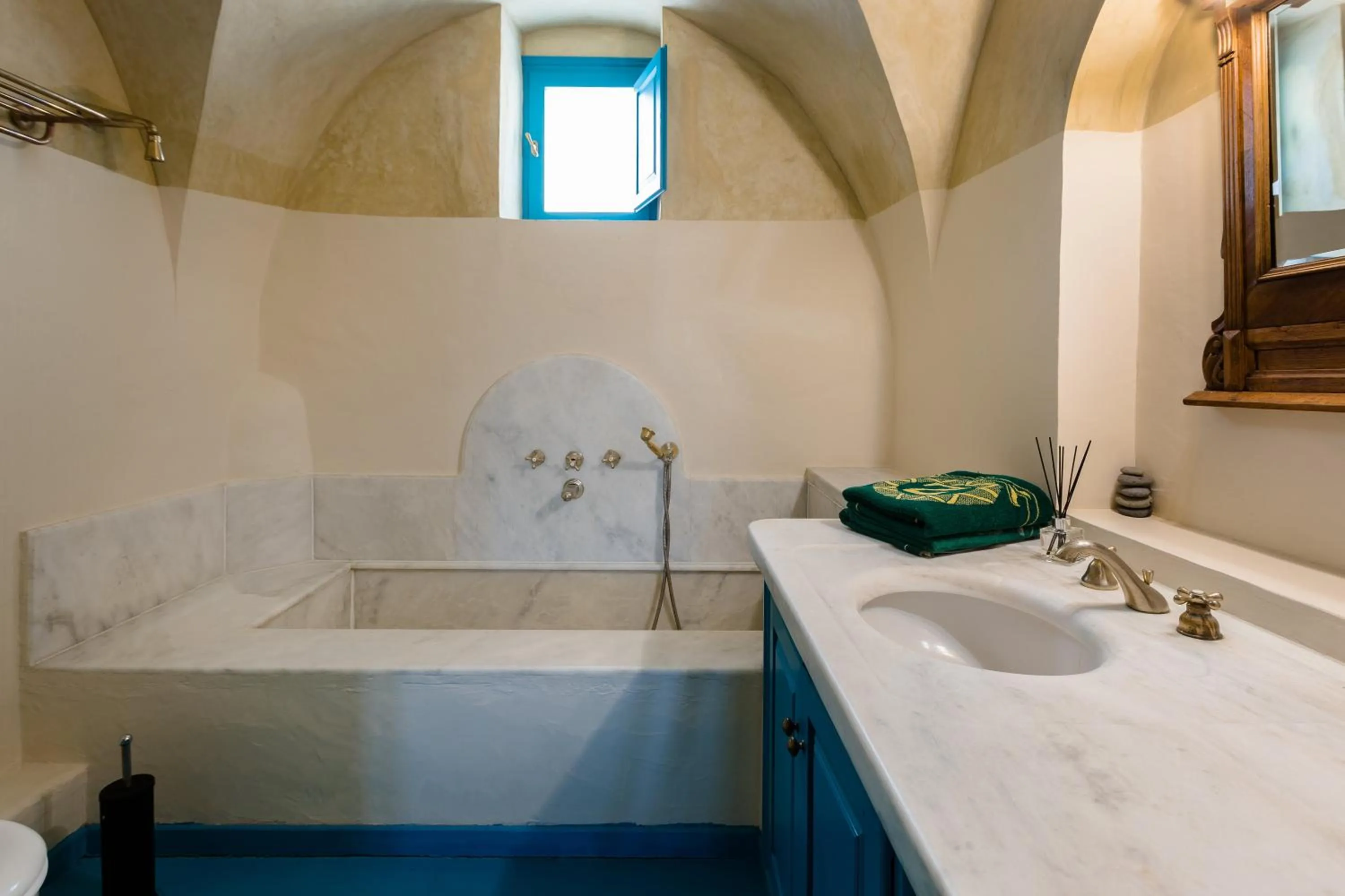 Bathroom in Zannos Melathron