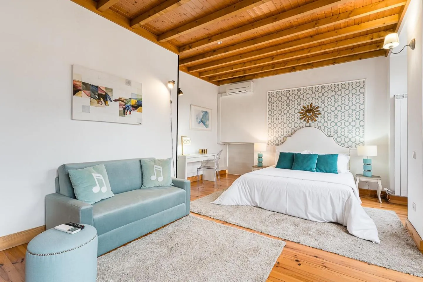 Bed in R3 Service - Five Senses in Coimbra