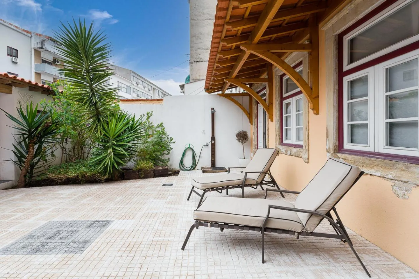 Property building in R3 Service - Five Senses in Coimbra