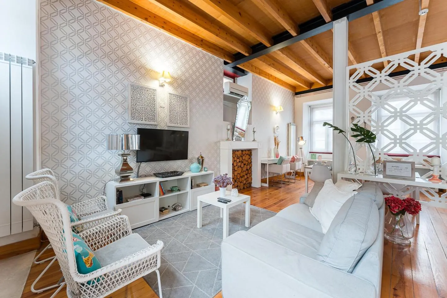 Communal lounge/ TV room in R3 Service - Five Senses in Coimbra