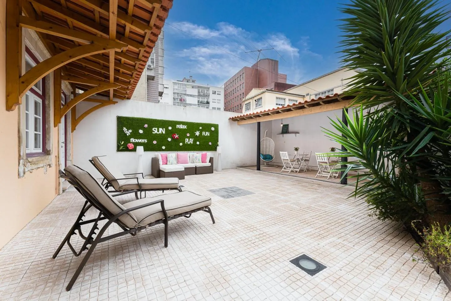 Property building in R3 Service - Five Senses in Coimbra