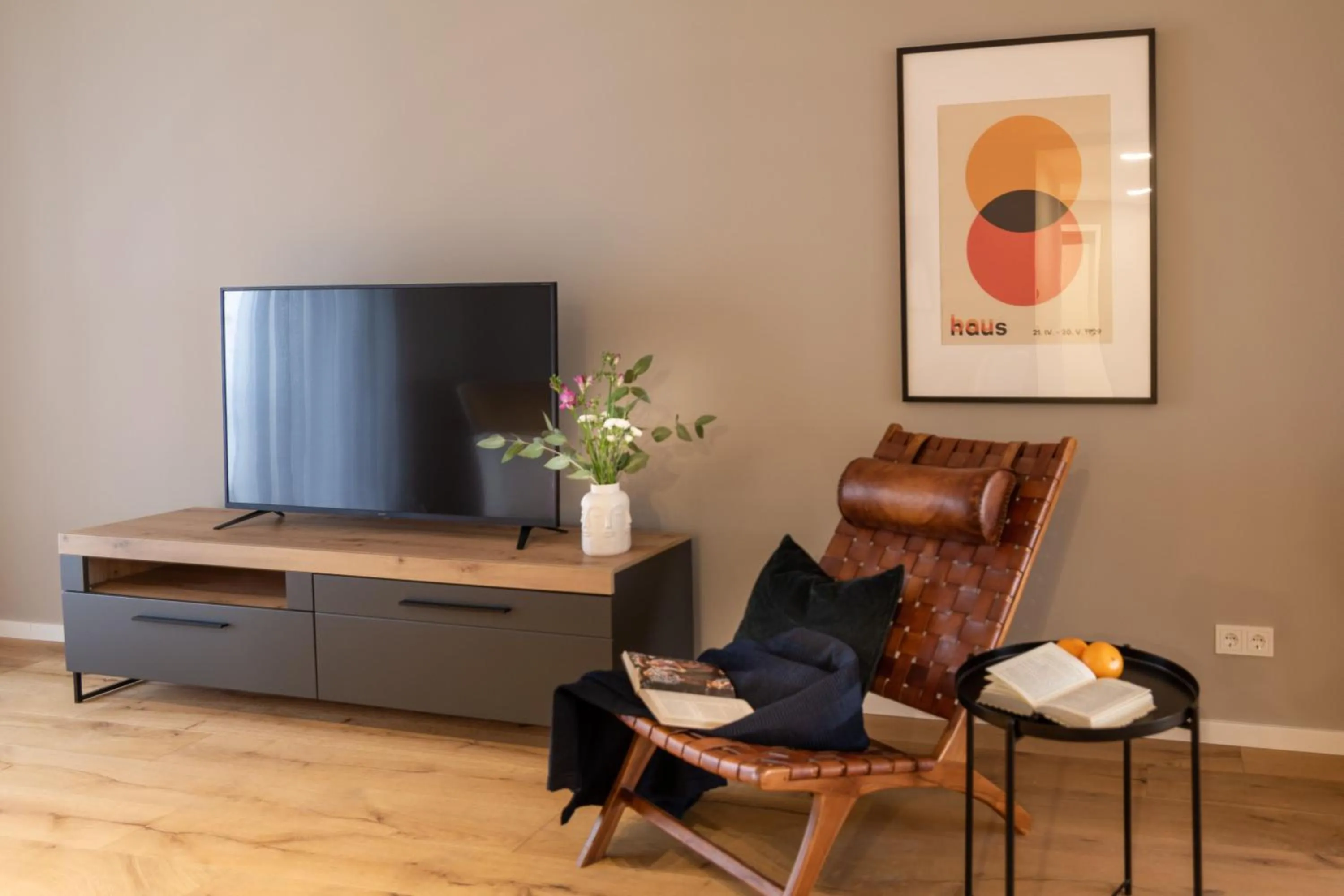 TV and multimedia in Sleep Inn Medienhafen Suites