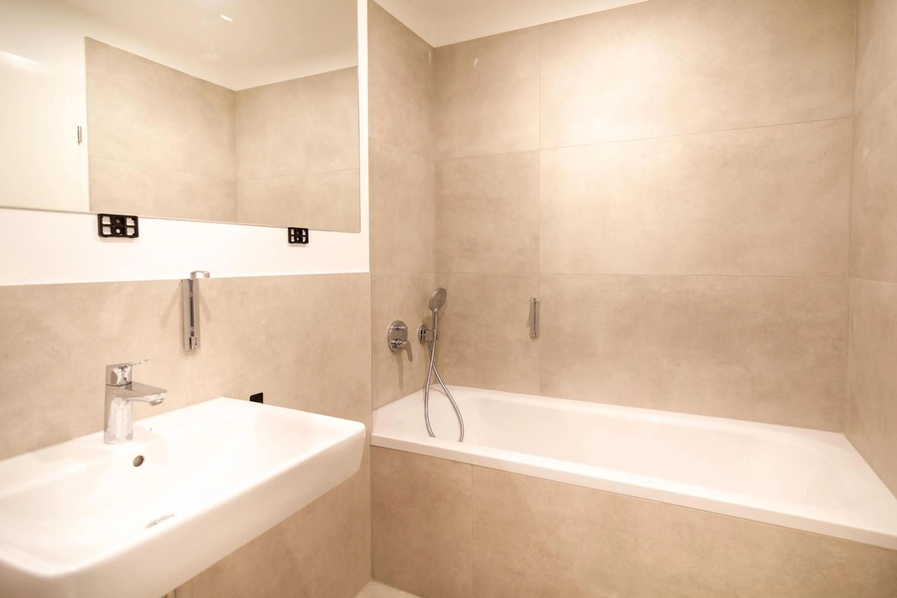 Bathroom in Sleep Inn Medienhafen Suites