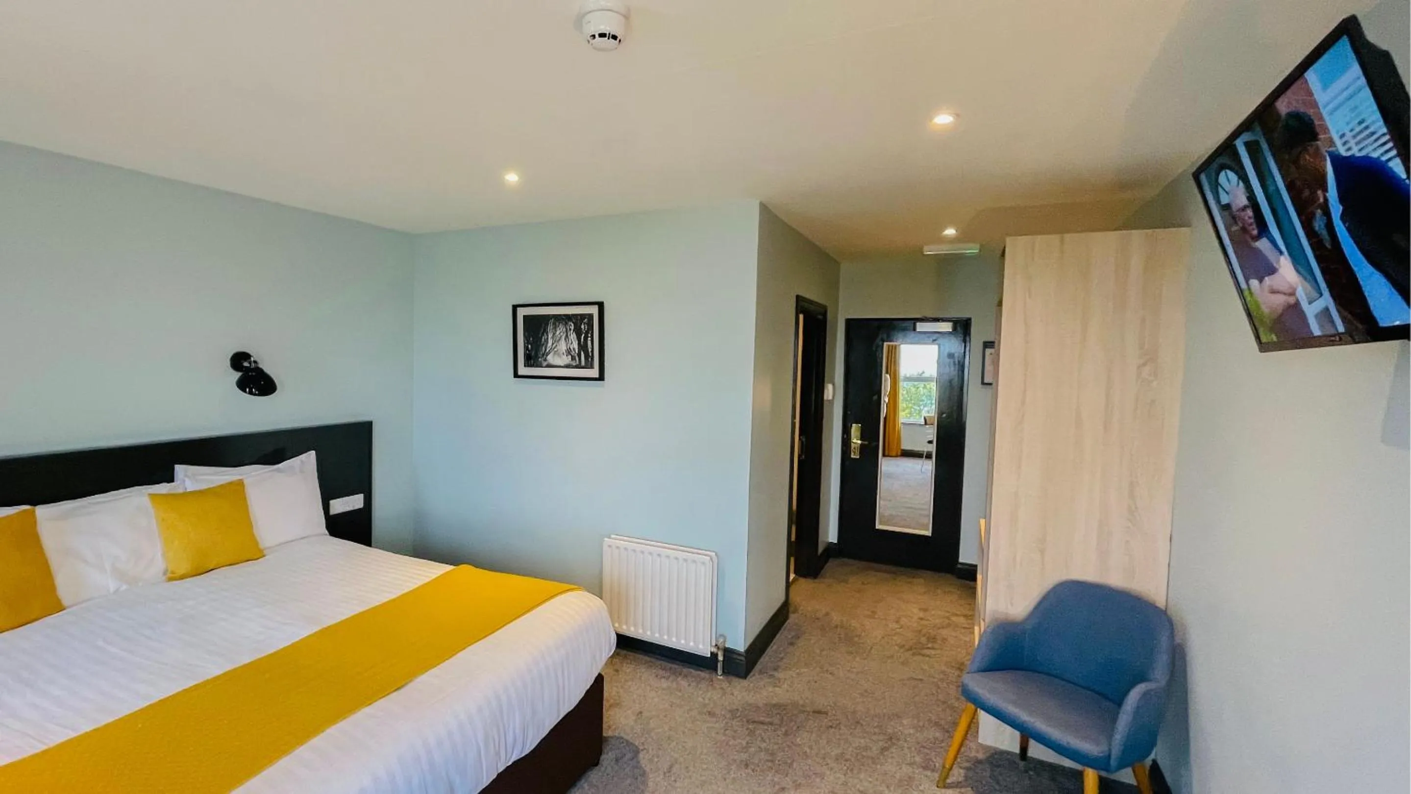 TV and multimedia, Bed in Marine Hotel Ballycastle