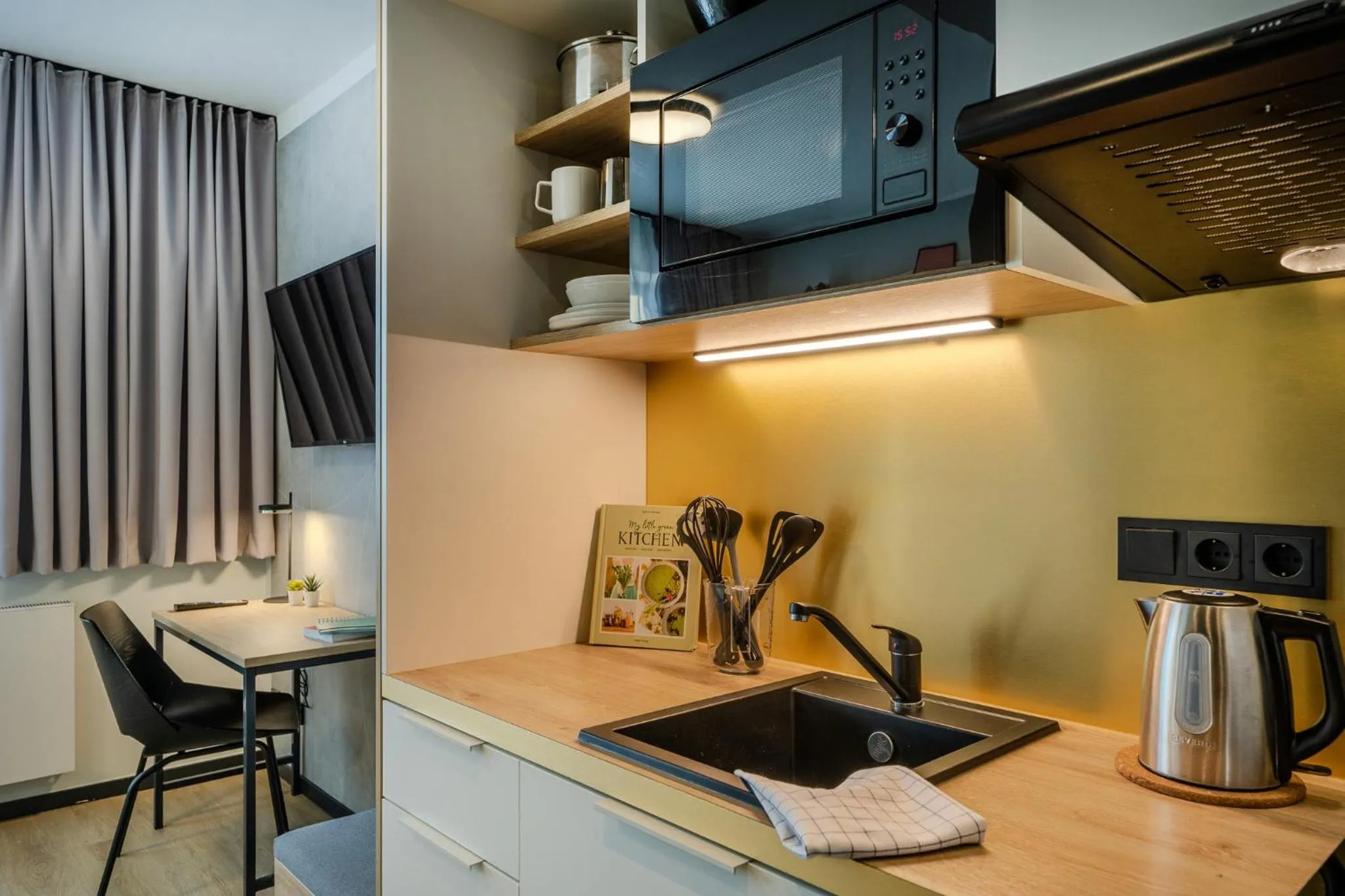 Kitchen or kitchenette in The Base Berlin ONE