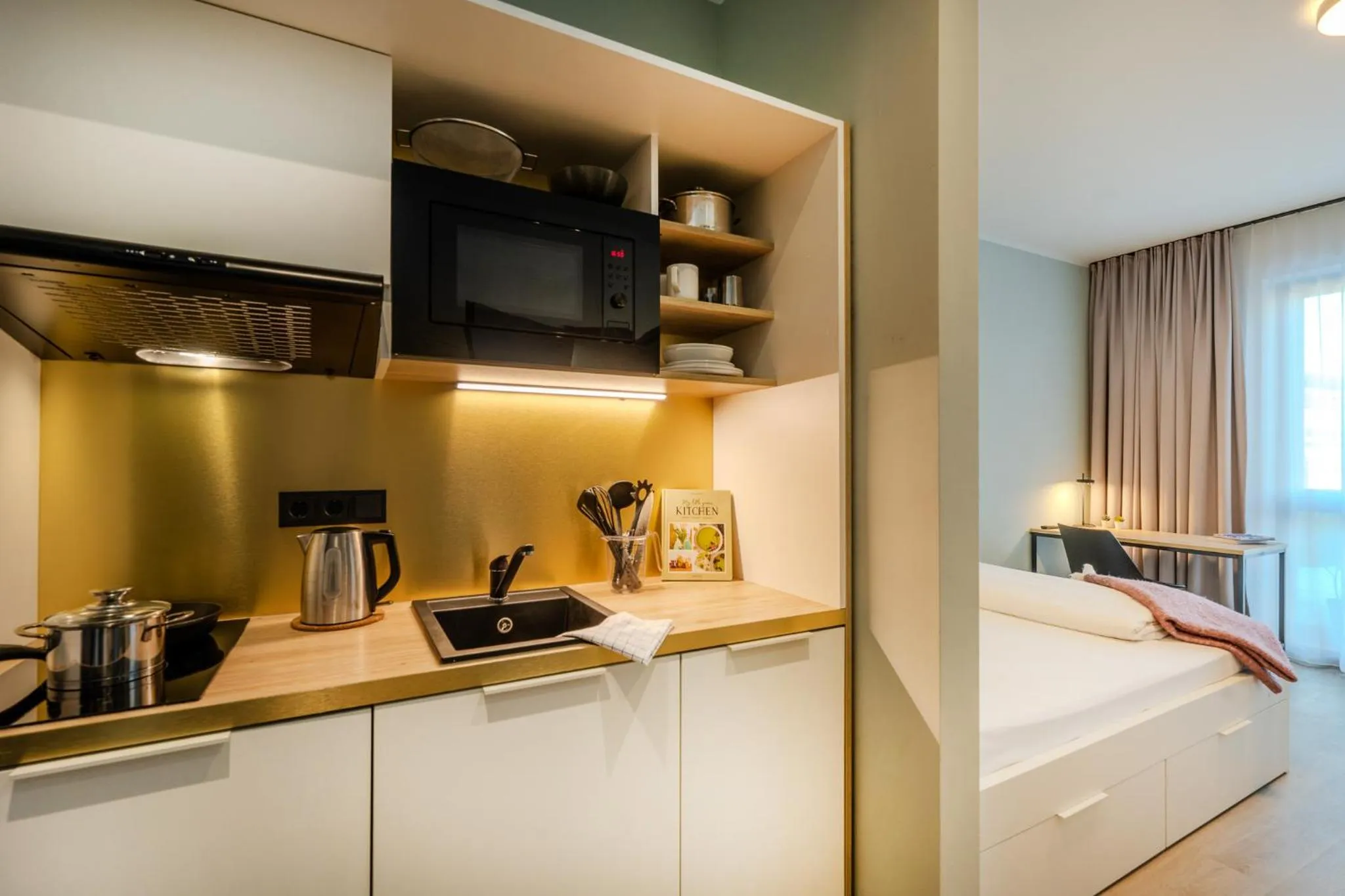 Kitchen or kitchenette, Bed in The Base Berlin ONE