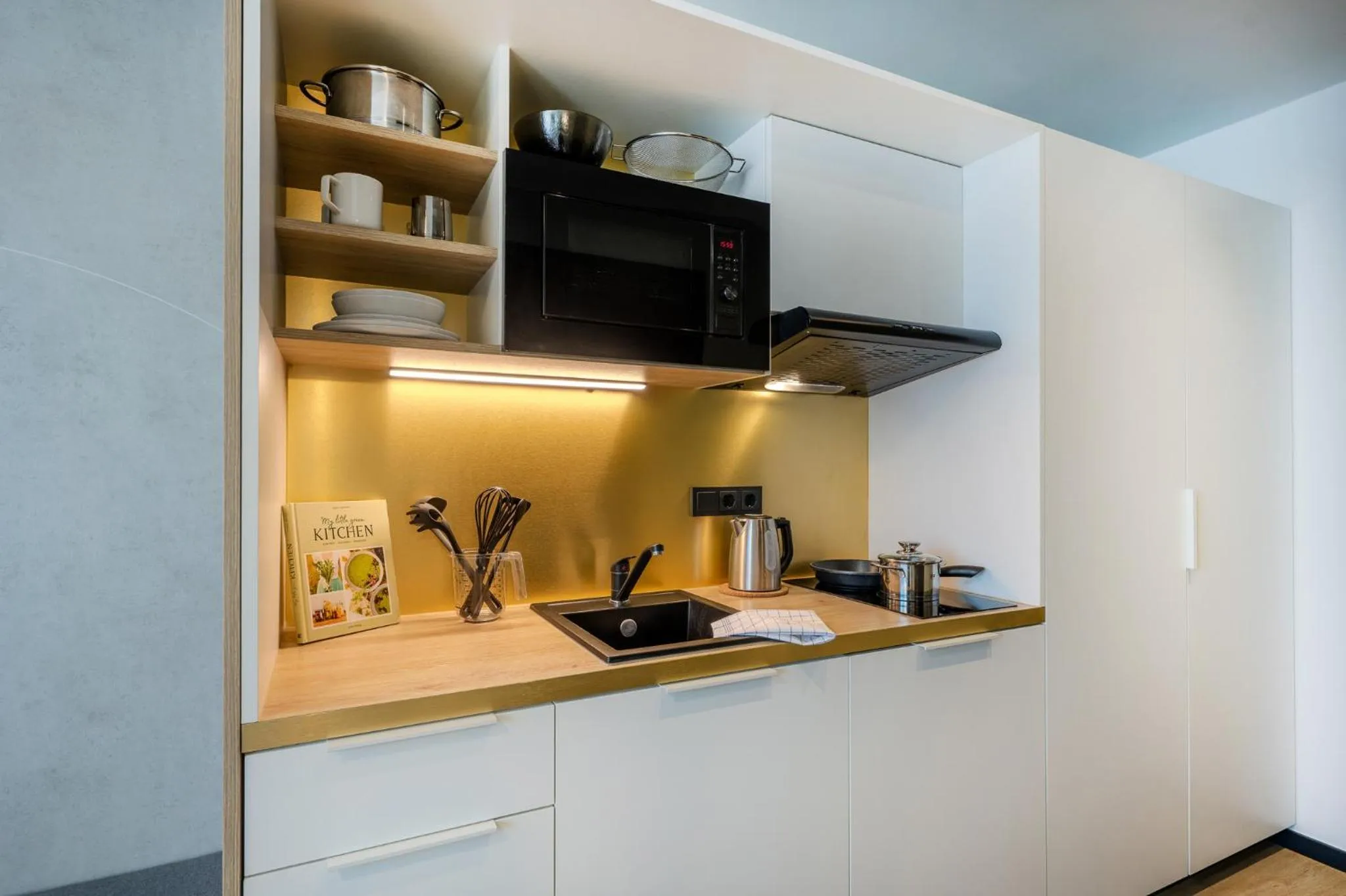 Kitchen or kitchenette in The Base Berlin ONE