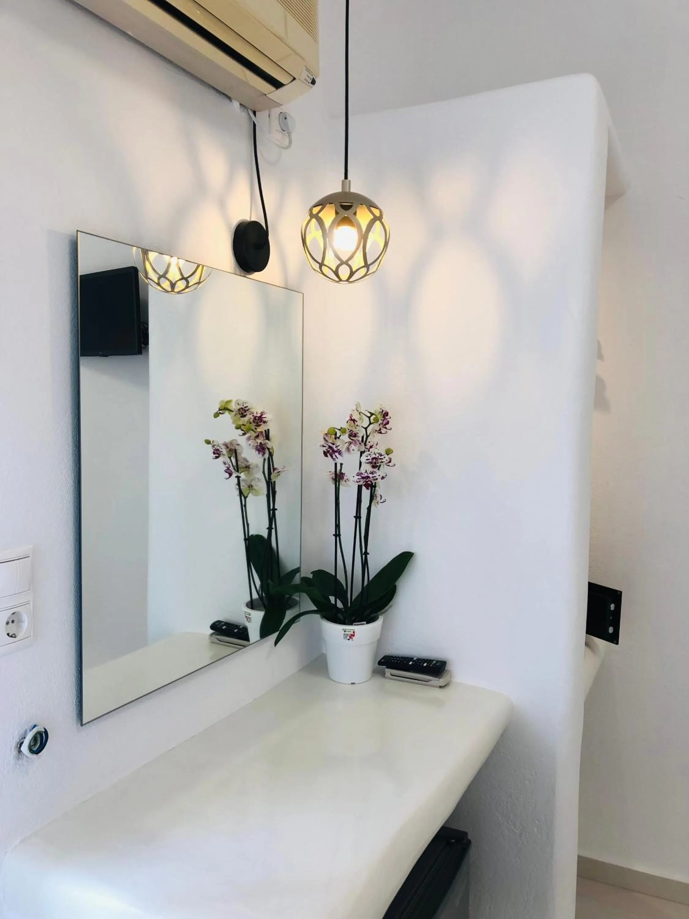 Decorative detail in Taki's Guests