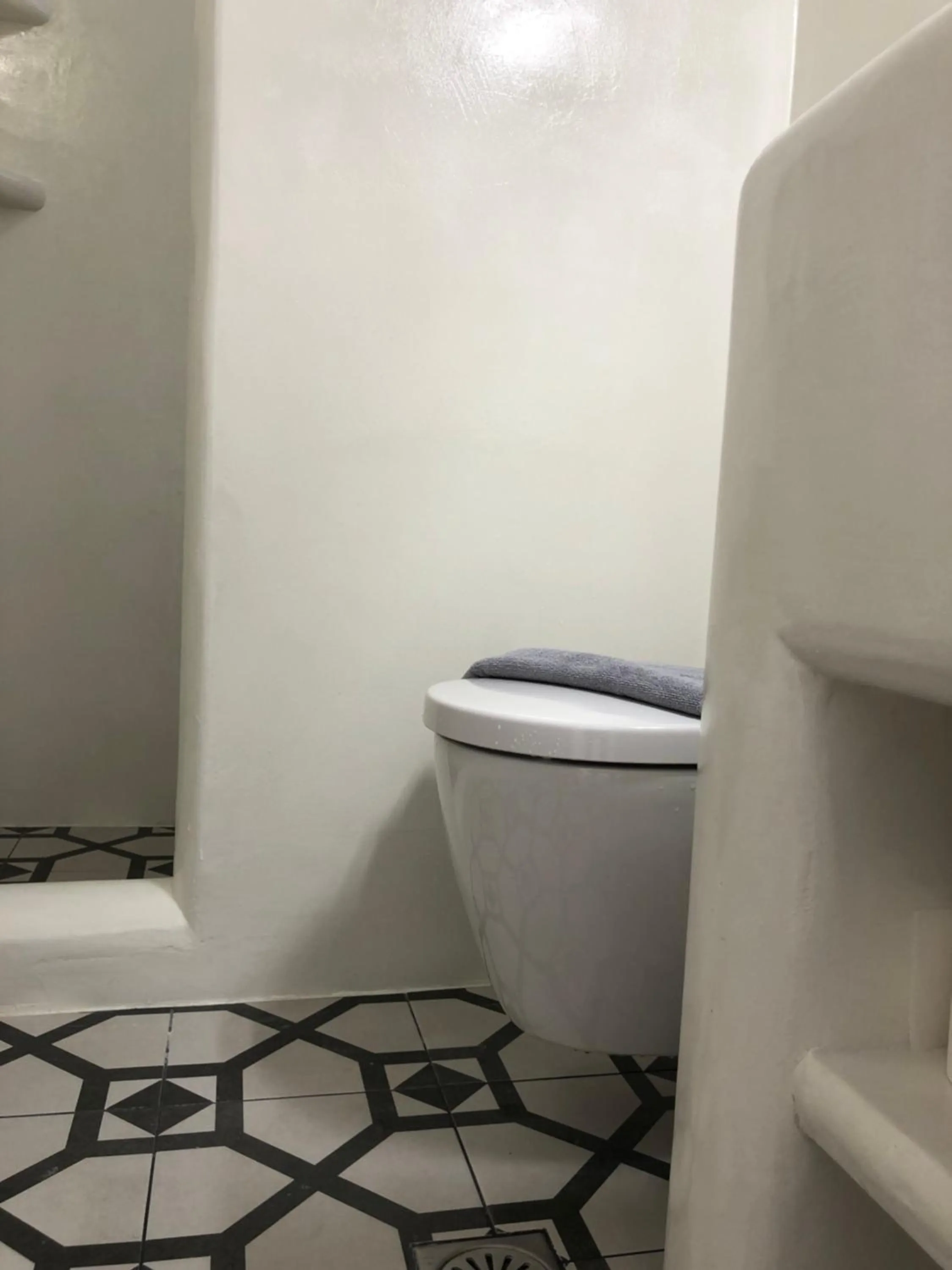 Toilet in Taki's Guests