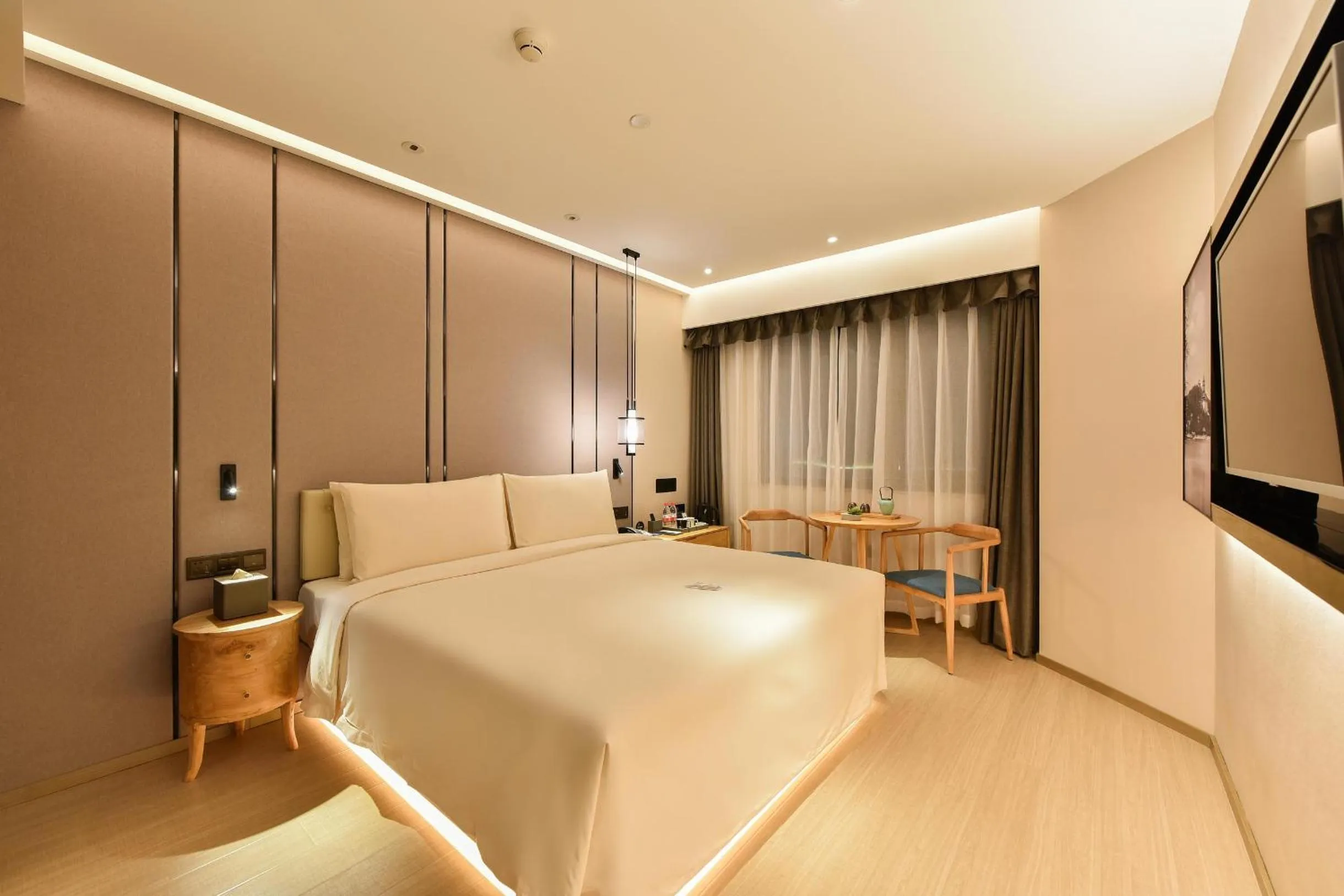 Photo of the whole room, Bed in Atour Hotel Beijing Fuxingmen