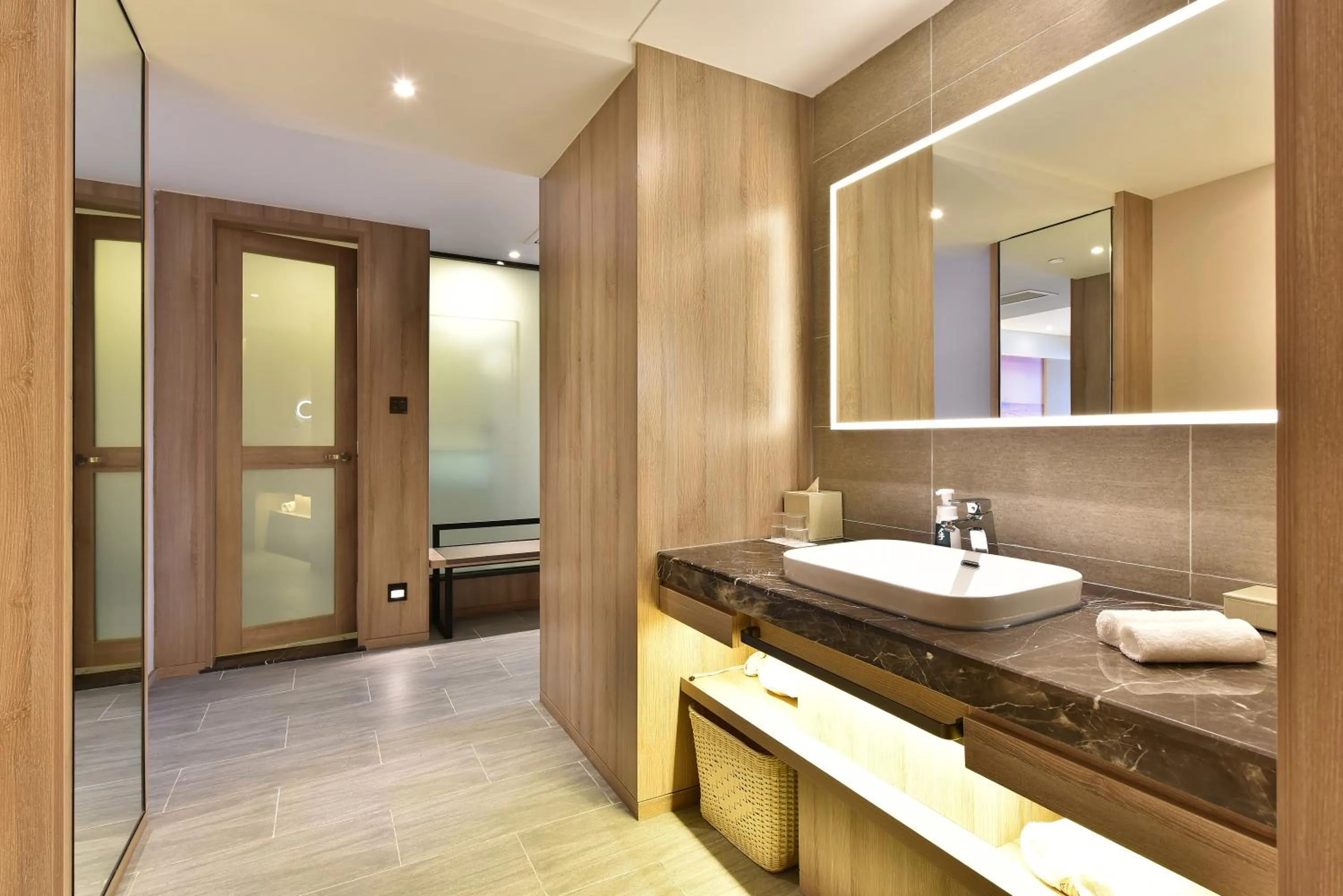 Bathroom in Atour Hotel Dalian Development Zone Jinma Road