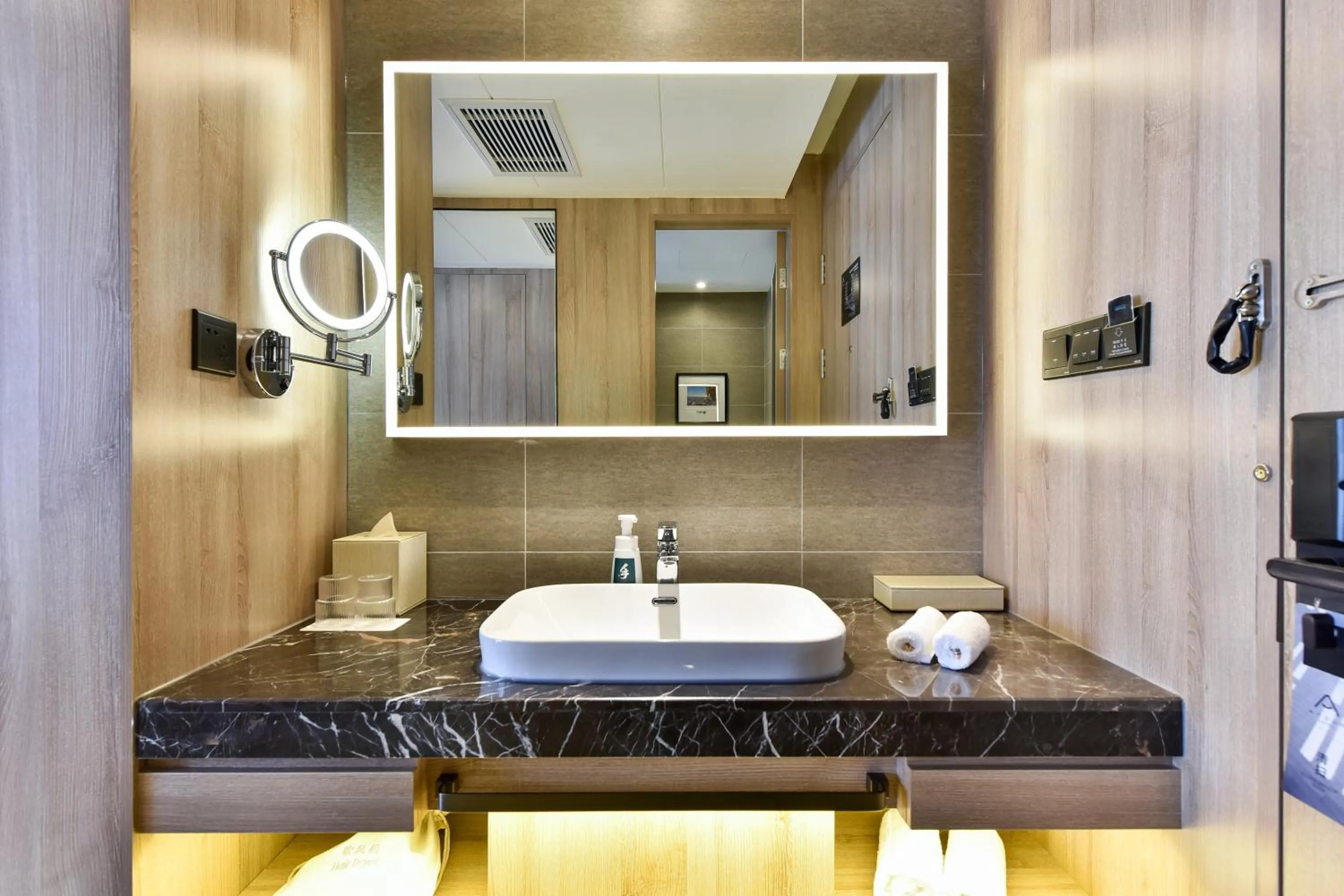 Atour Hotel Dalian Development Zone Jinma Road