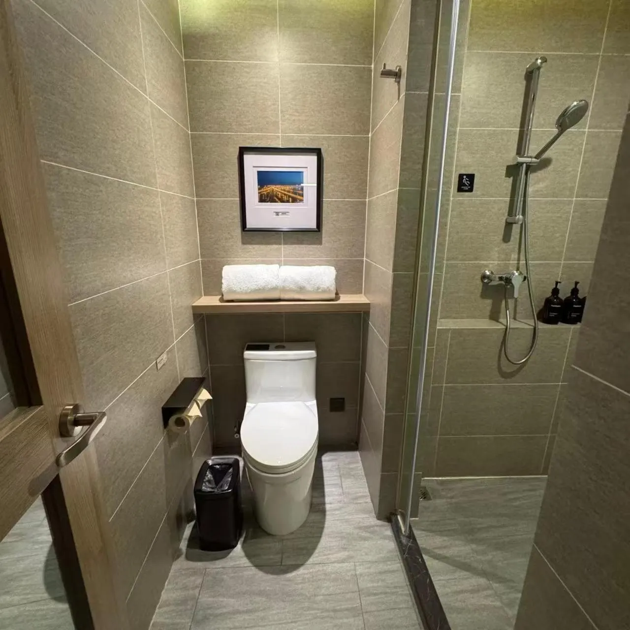 Toilet in Atour Hotel Dalian Development Zone Jinma Road