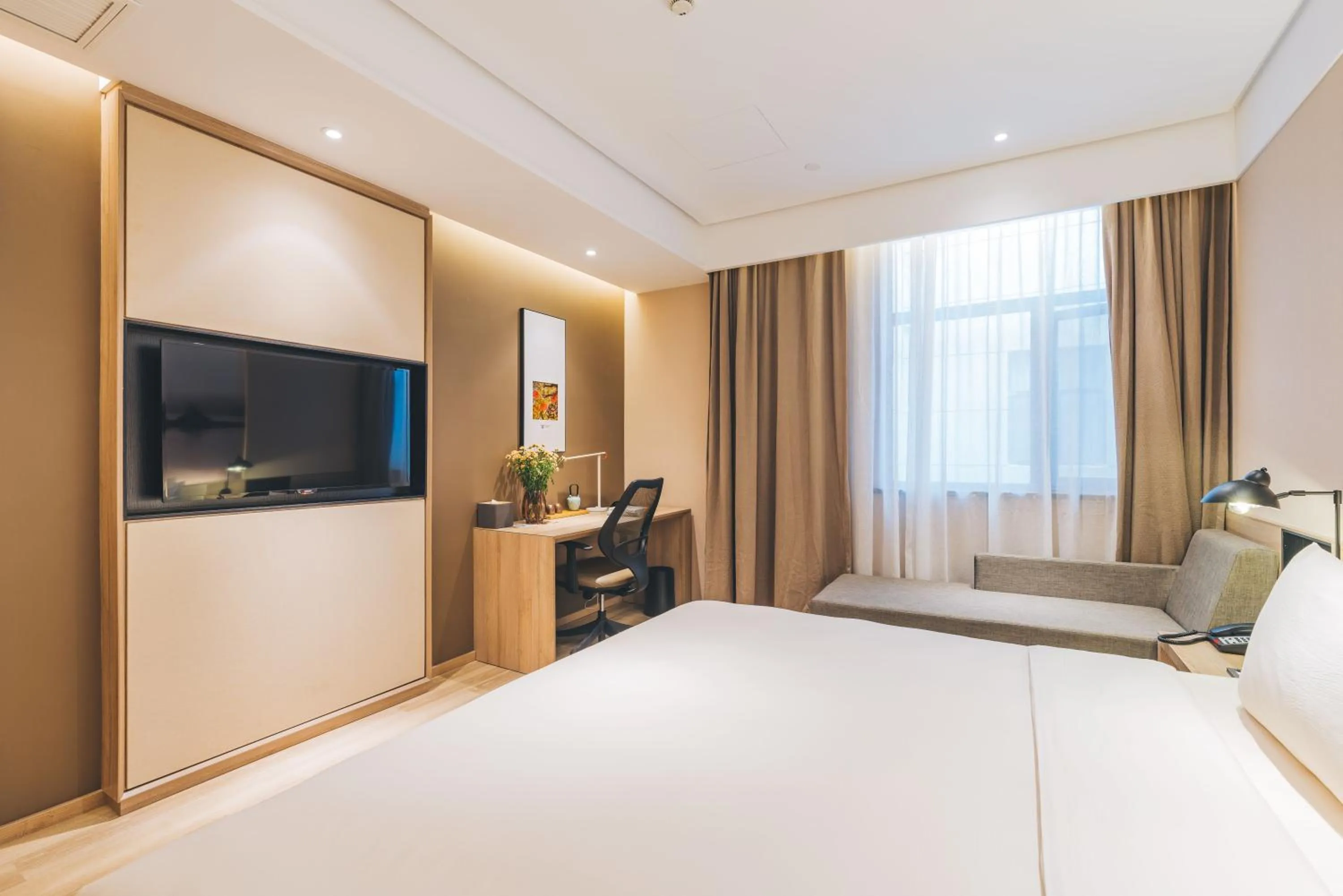 Photo of the whole room, Bed in Atour Hotel Shanghai New International Expo Center Maglev Station