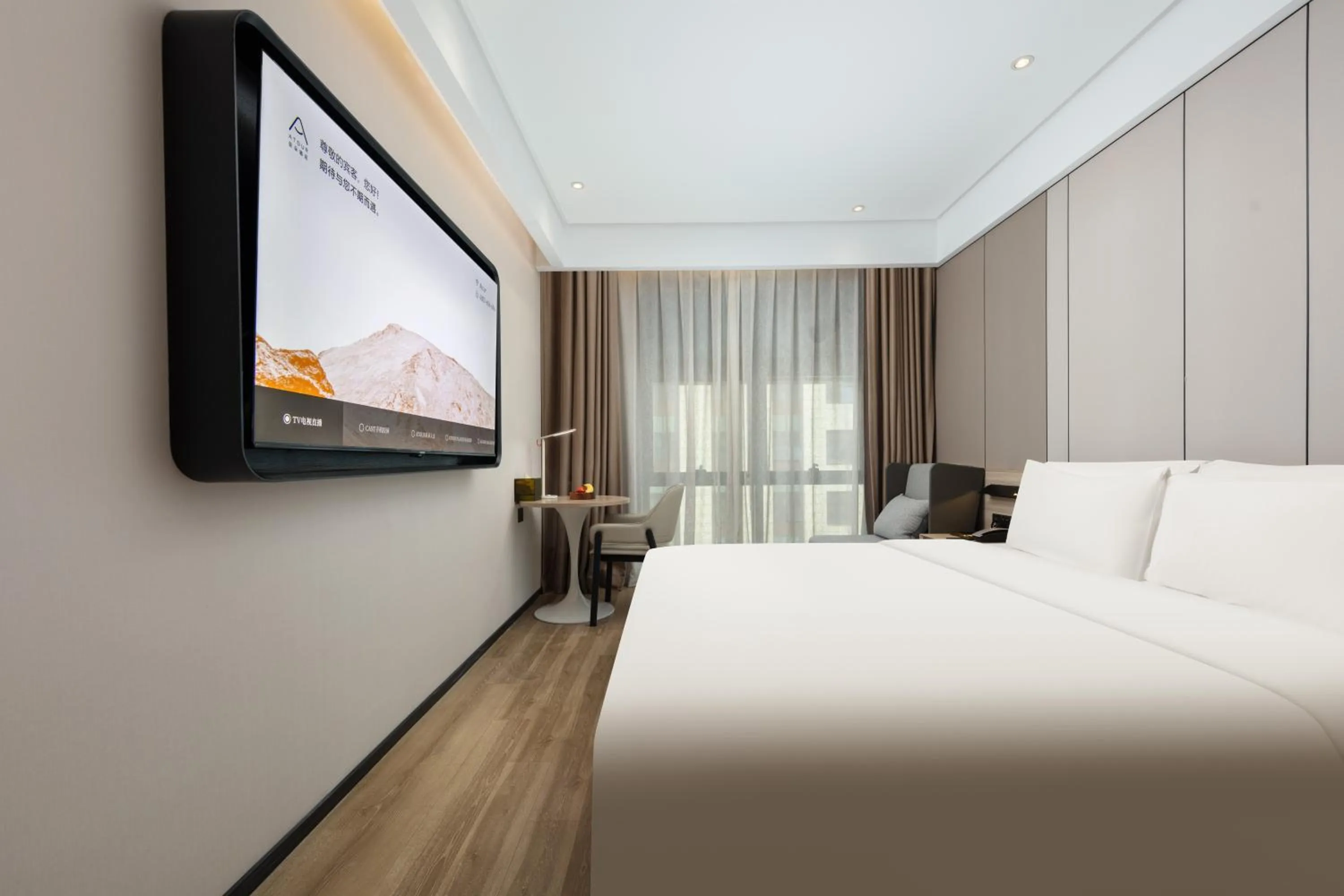 Photo of the whole room, Bed in Atour Hotel Shanghai Hongqiao Korea Street