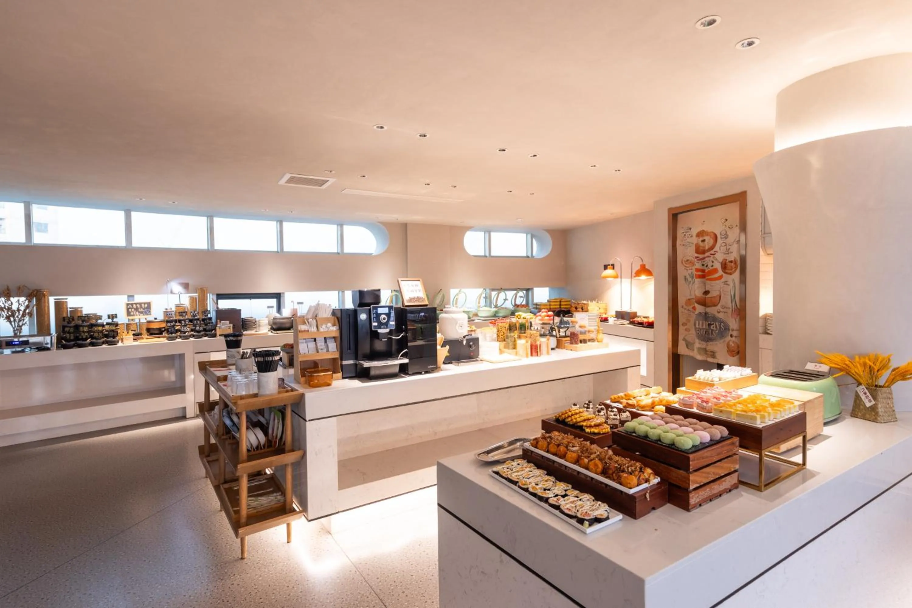 Restaurant/places to eat in Atour Hotel Qingdao Olympic Sailing Center May Fourth Square