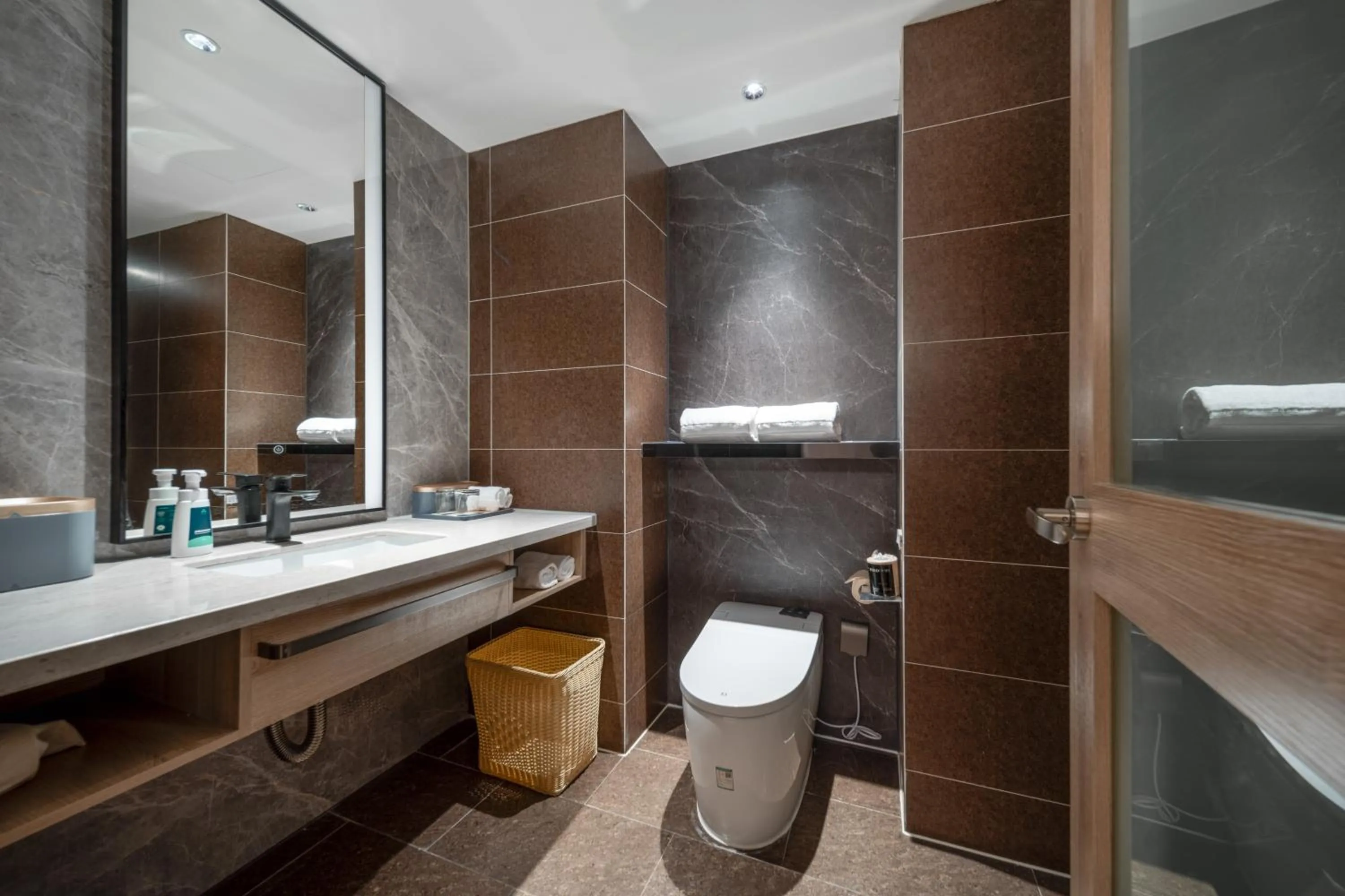 Shower in Atour Hotel Qingdao Olympic Sailing Center May Fourth Square