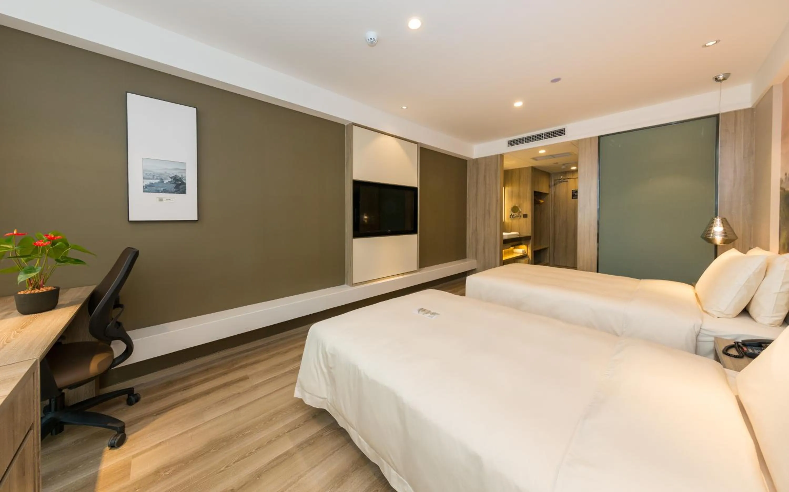 Bedroom, Bed in Atour Hotel Chongqing Hongyadong Riverview