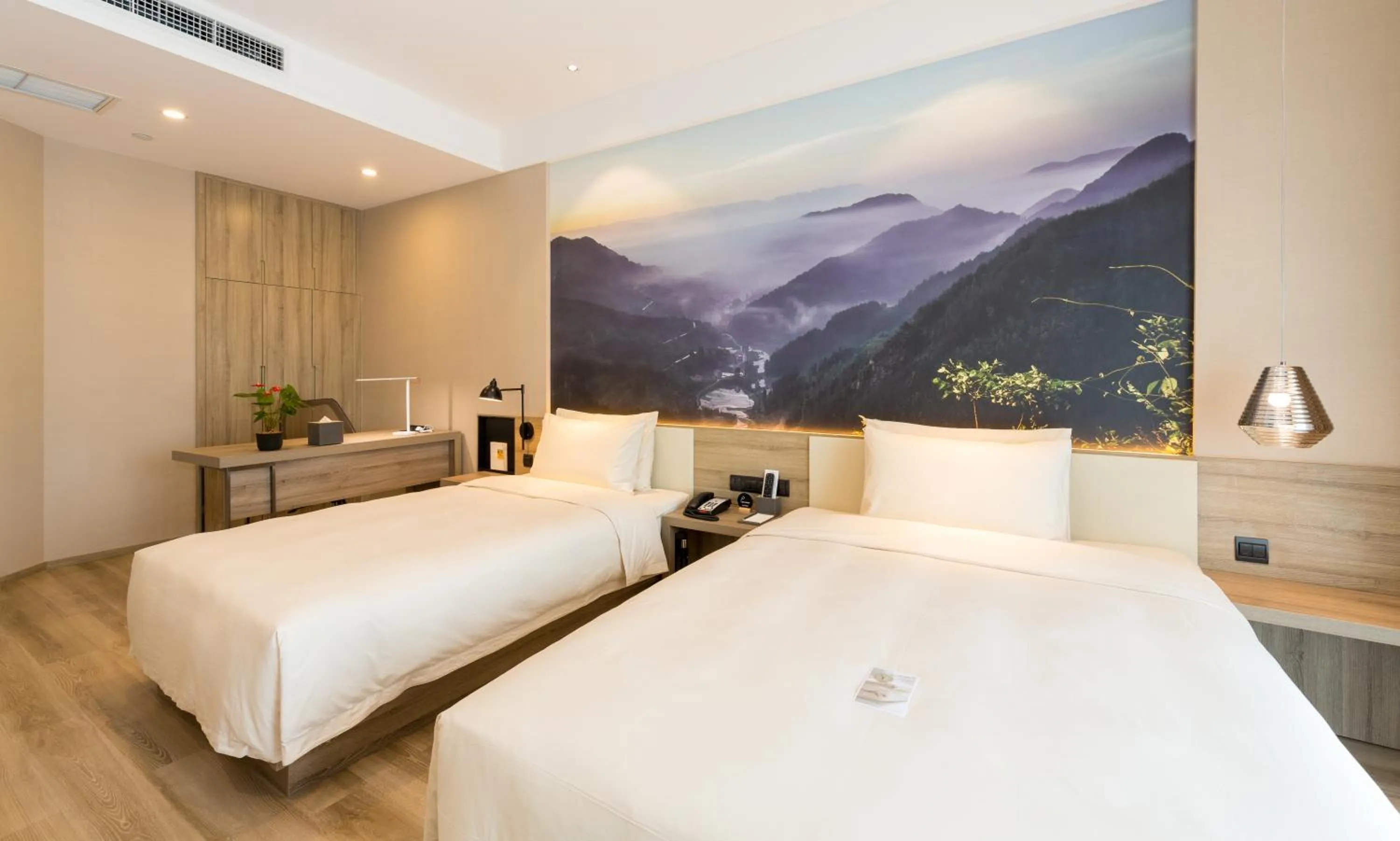 Bedroom, Bed in Atour Hotel Chongqing Hongyadong Riverview