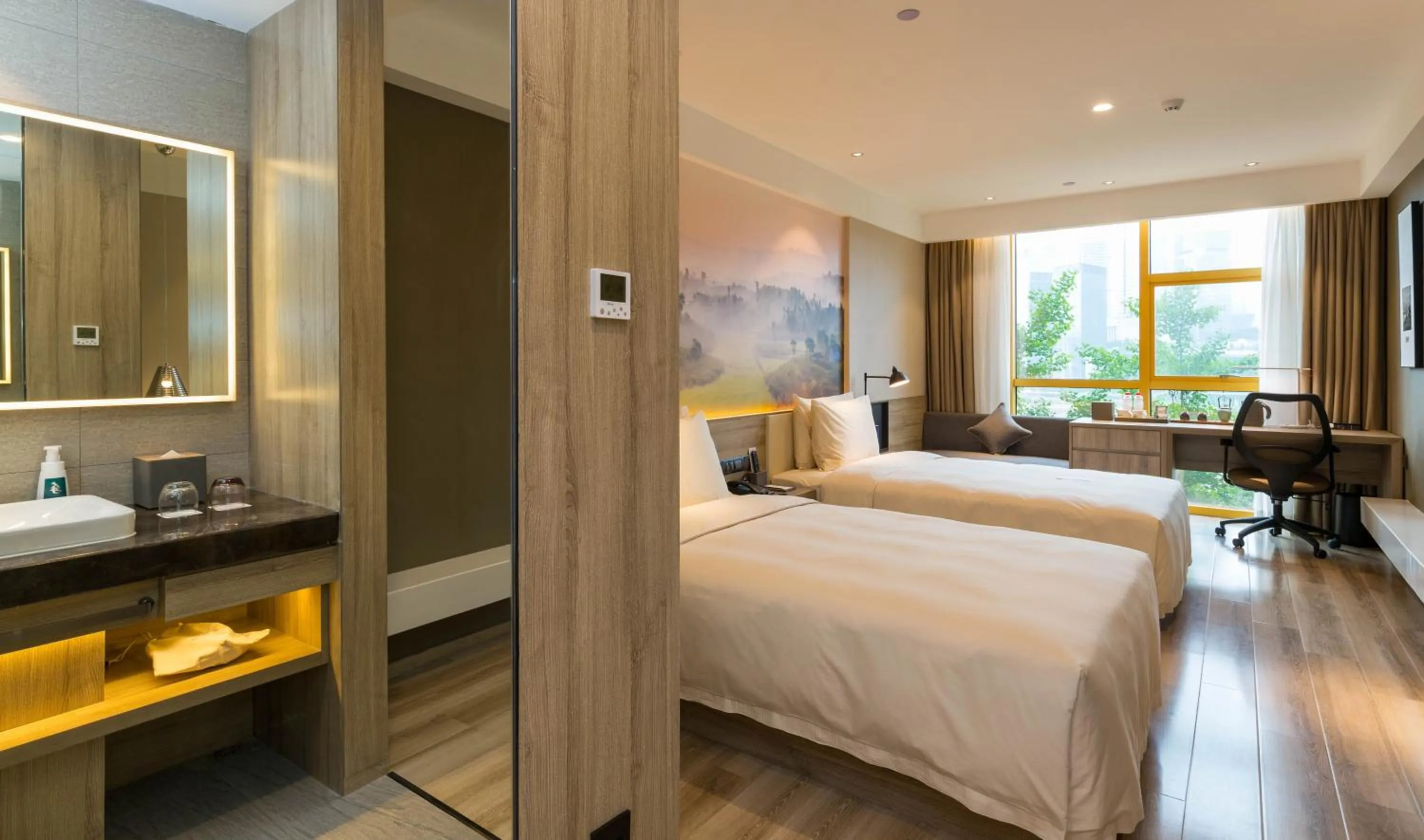 Bedroom, Bed in Atour Hotel Chongqing Hongyadong Riverview