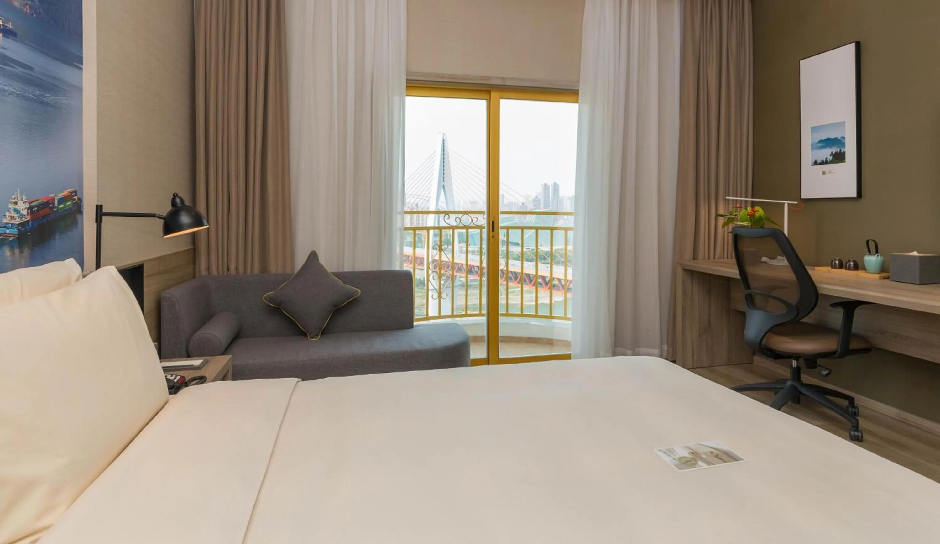 Seating area, Bed in Atour Hotel Chongqing Hongyadong Riverview