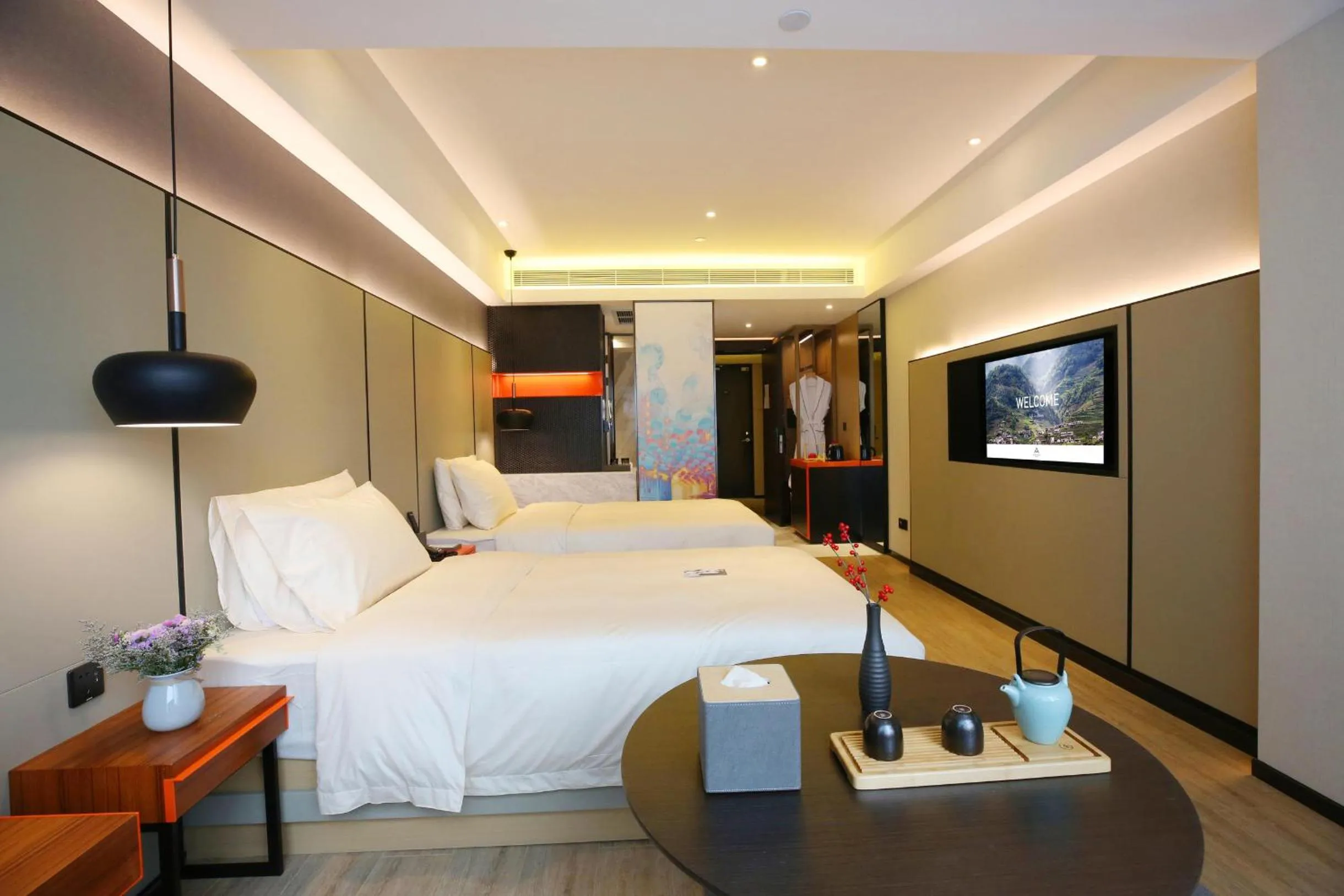 Photo of the whole room, Bed in Atour S Hotel Chengdu Taikoo Li
