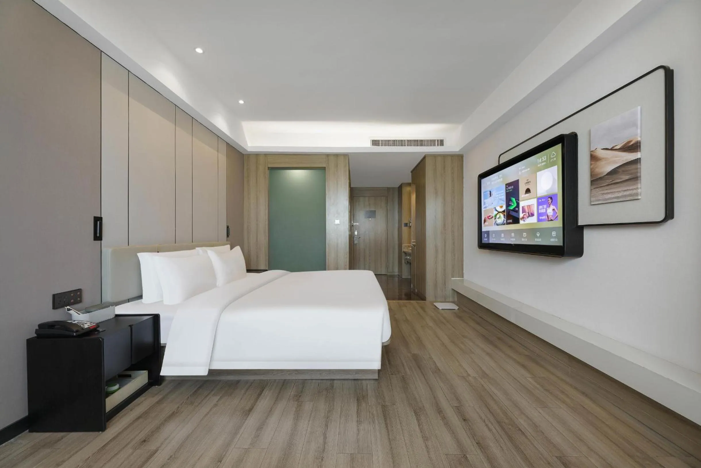 Photo of the whole room, Bed in Atour Hotel Xi'an Bell Tower North Street Station