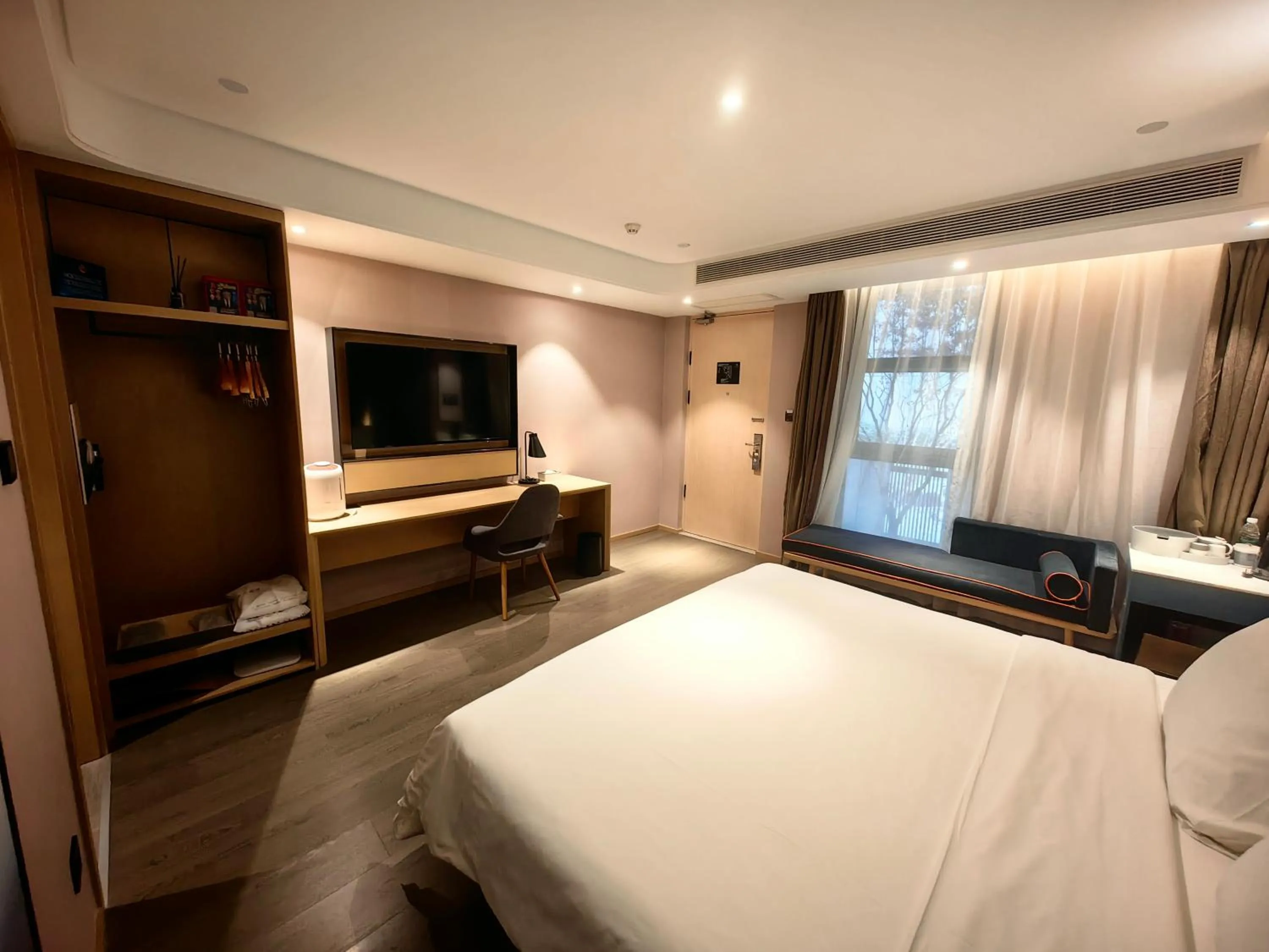 Photo of the whole room in Atour Hotel Beijing Chaoyangmen