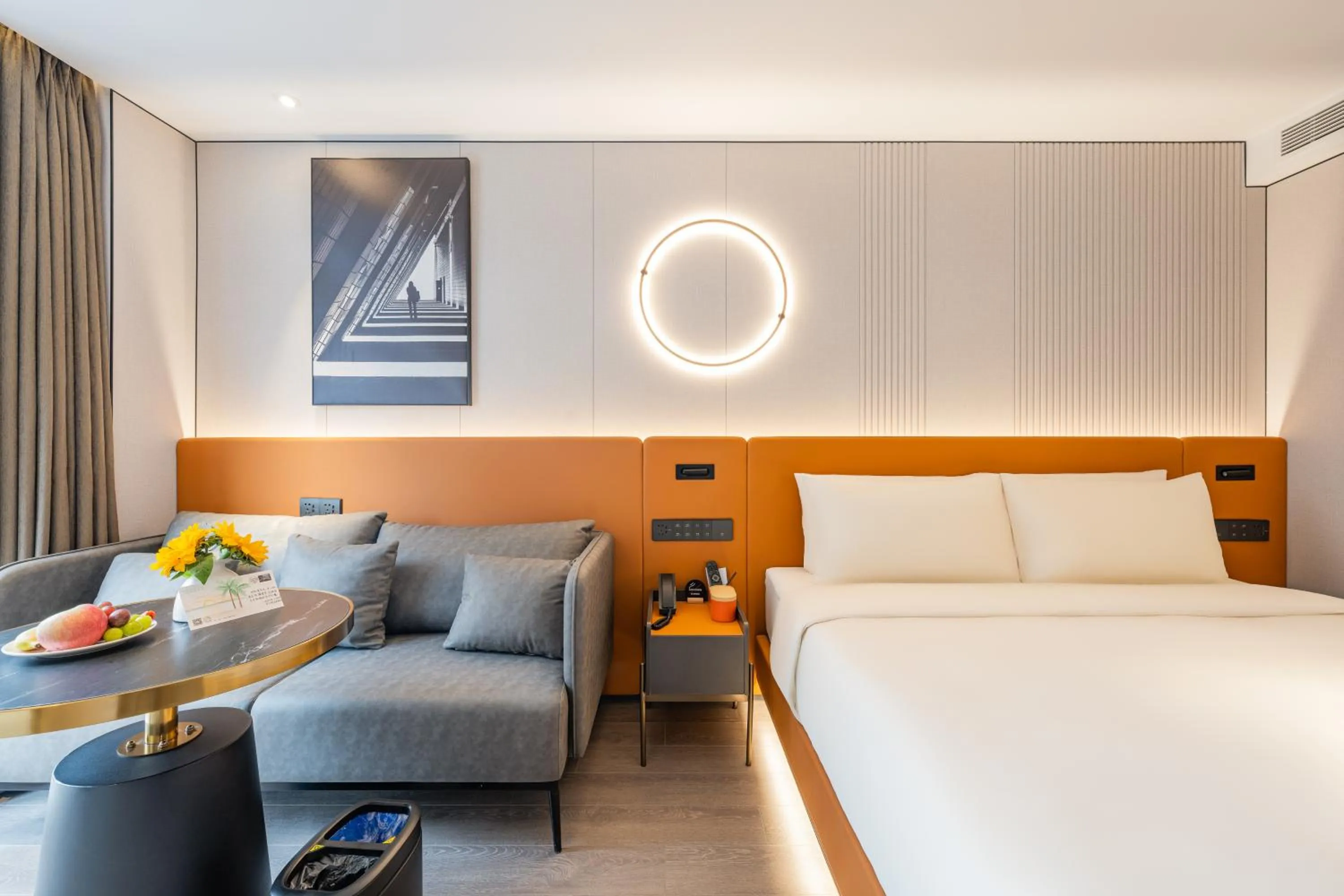 Photo of the whole room, Bed in Atour Hotel Beijing Tiananmen Wangfujing Pedestrian