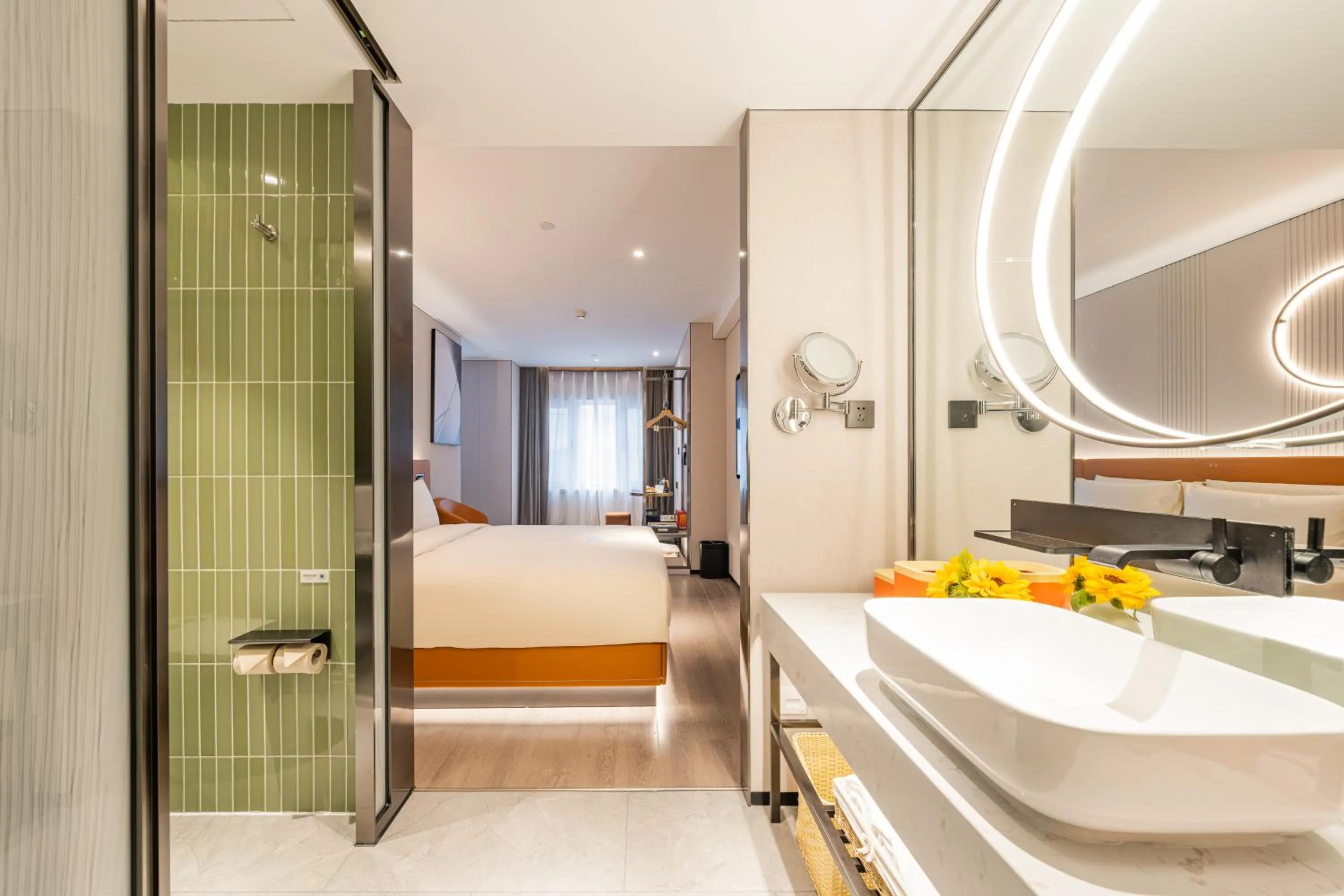 Photo of the whole room, Bed in Atour Hotel Beijing Tiananmen Wangfujing Pedestrian