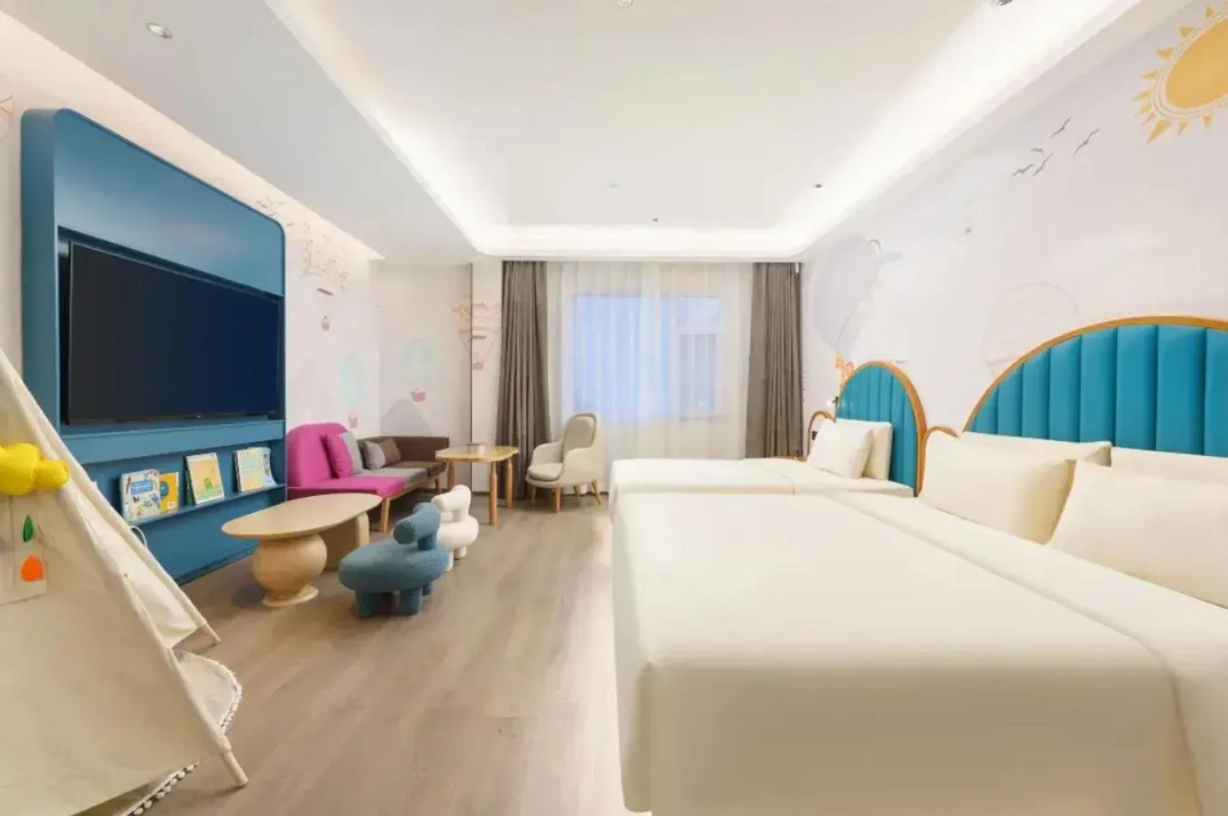 Bed in Dalian Airport Yingke Road Atour Hotel