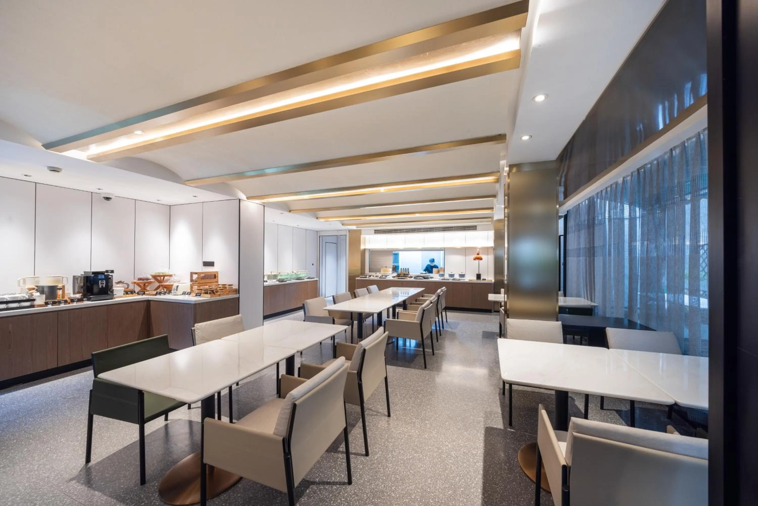 Restaurant/places to eat in Atour X Hotel The Bund East Nanjing Road