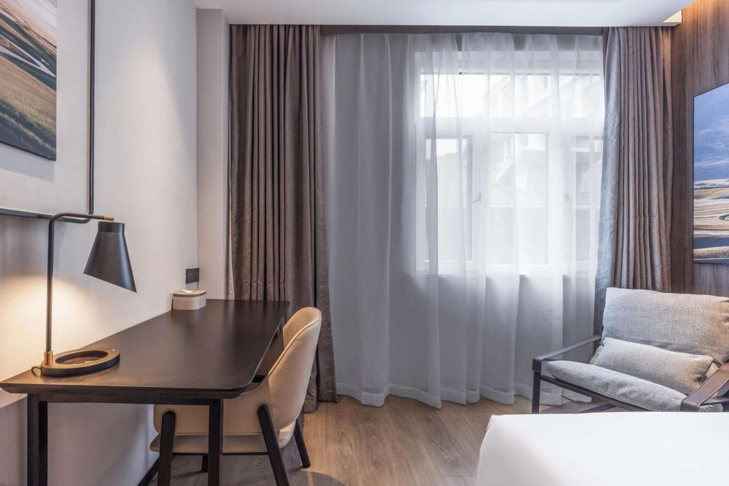 Seating area, Bed in Atour X Hotel The Bund East Nanjing Road