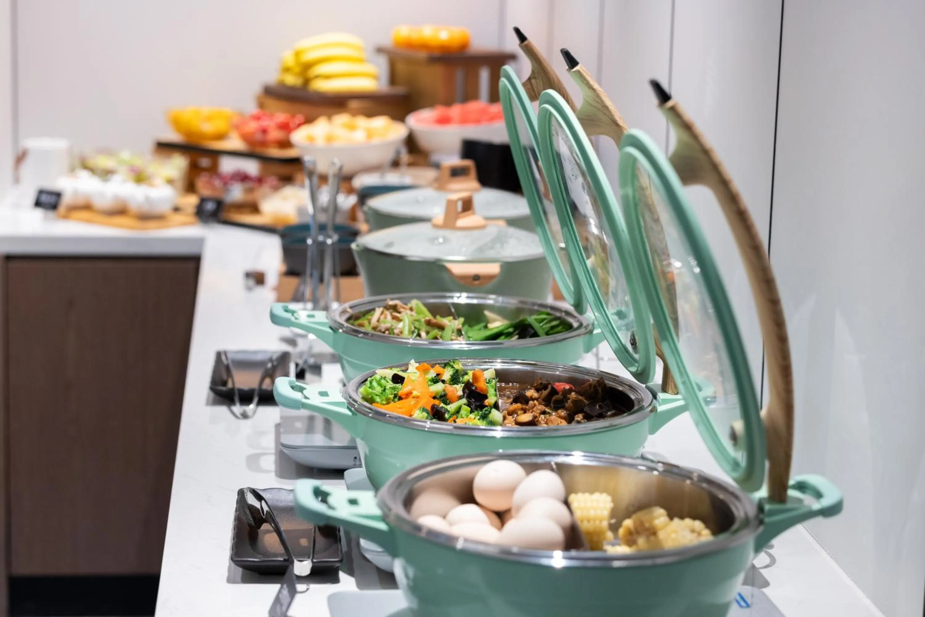 Restaurant/places to eat in Atour X Hotel The Bund East Nanjing Road