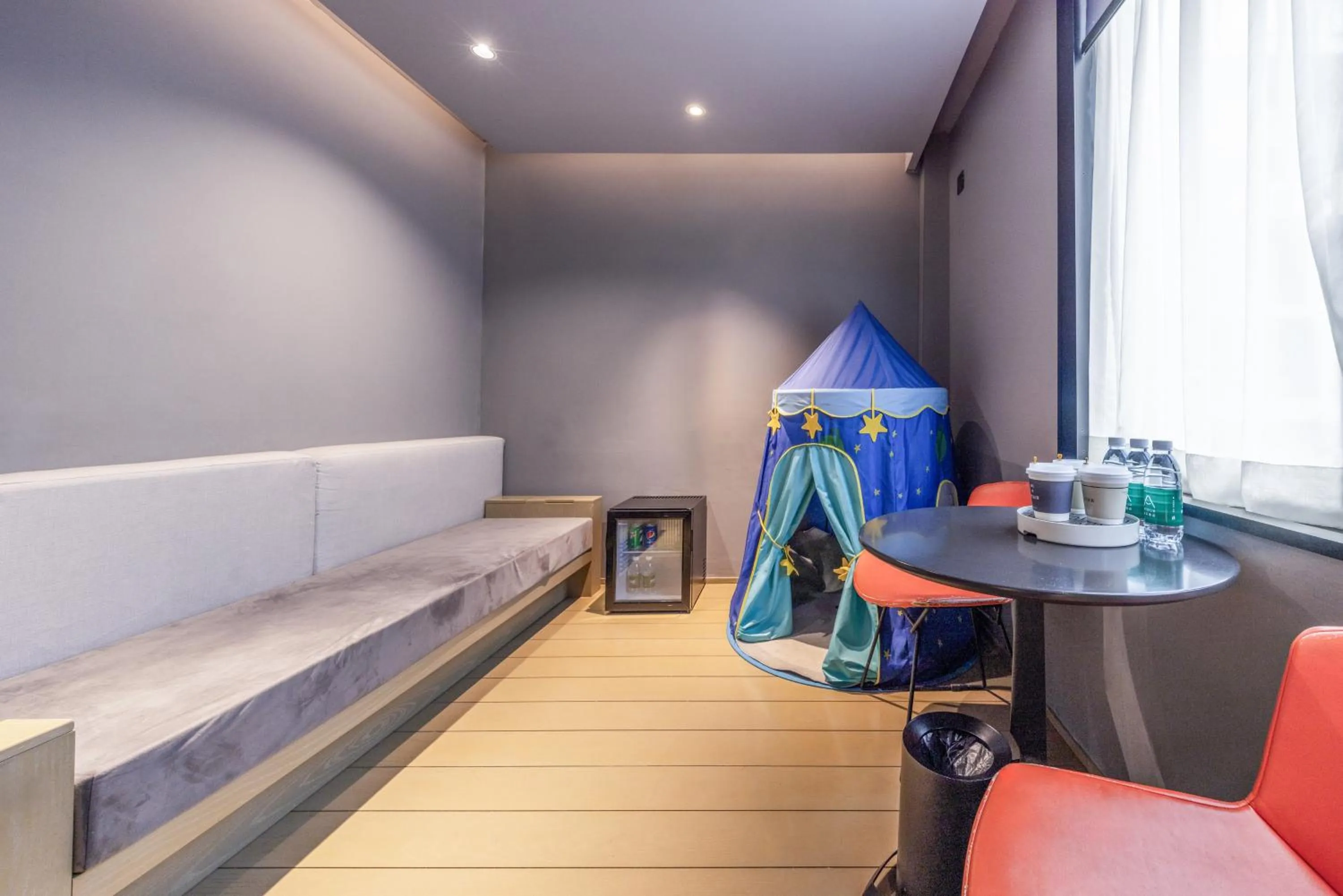 Seating area in Atour X Hotel The Bund East Nanjing Road