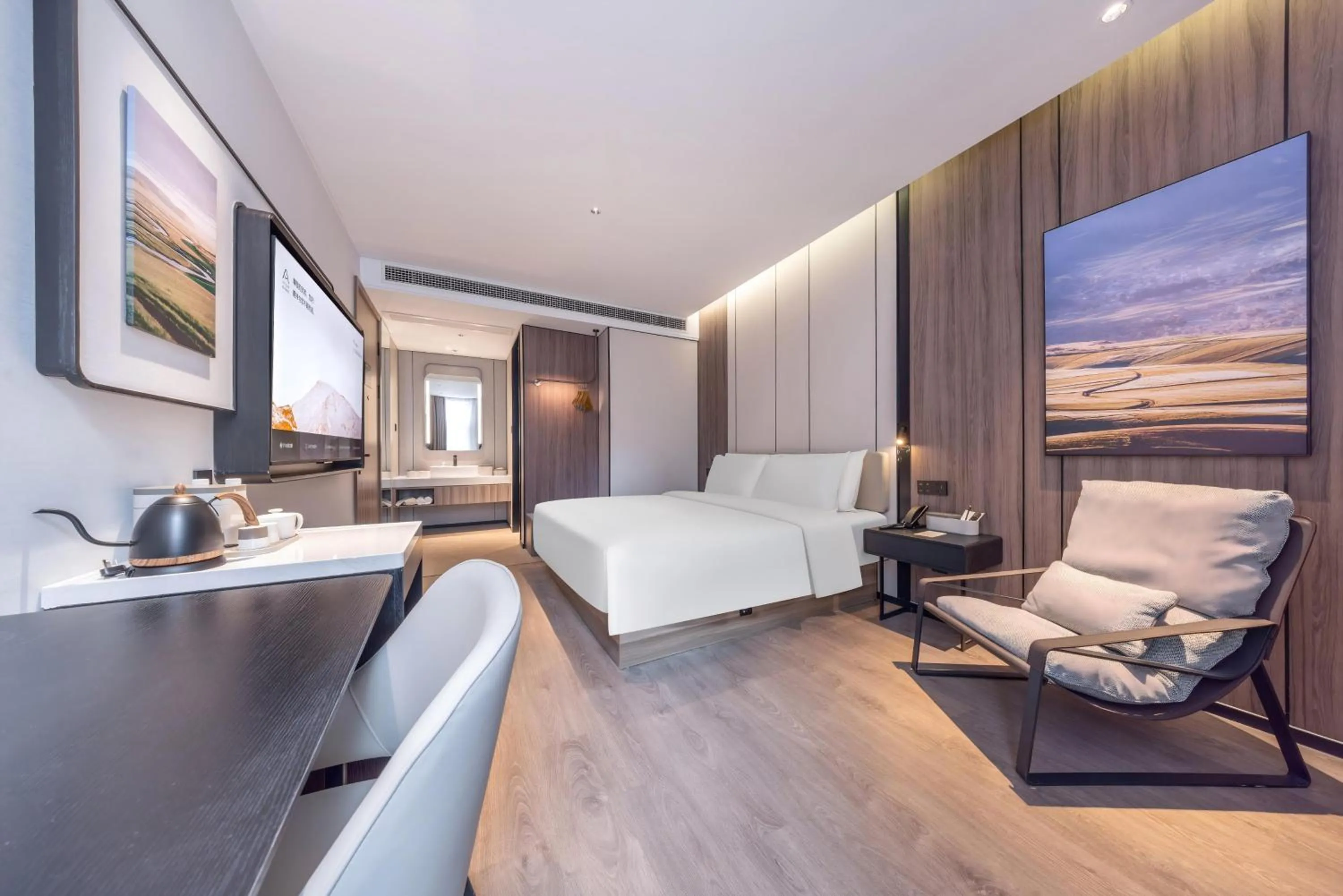 Photo of the whole room in Atour X Hotel The Bund East Nanjing Road