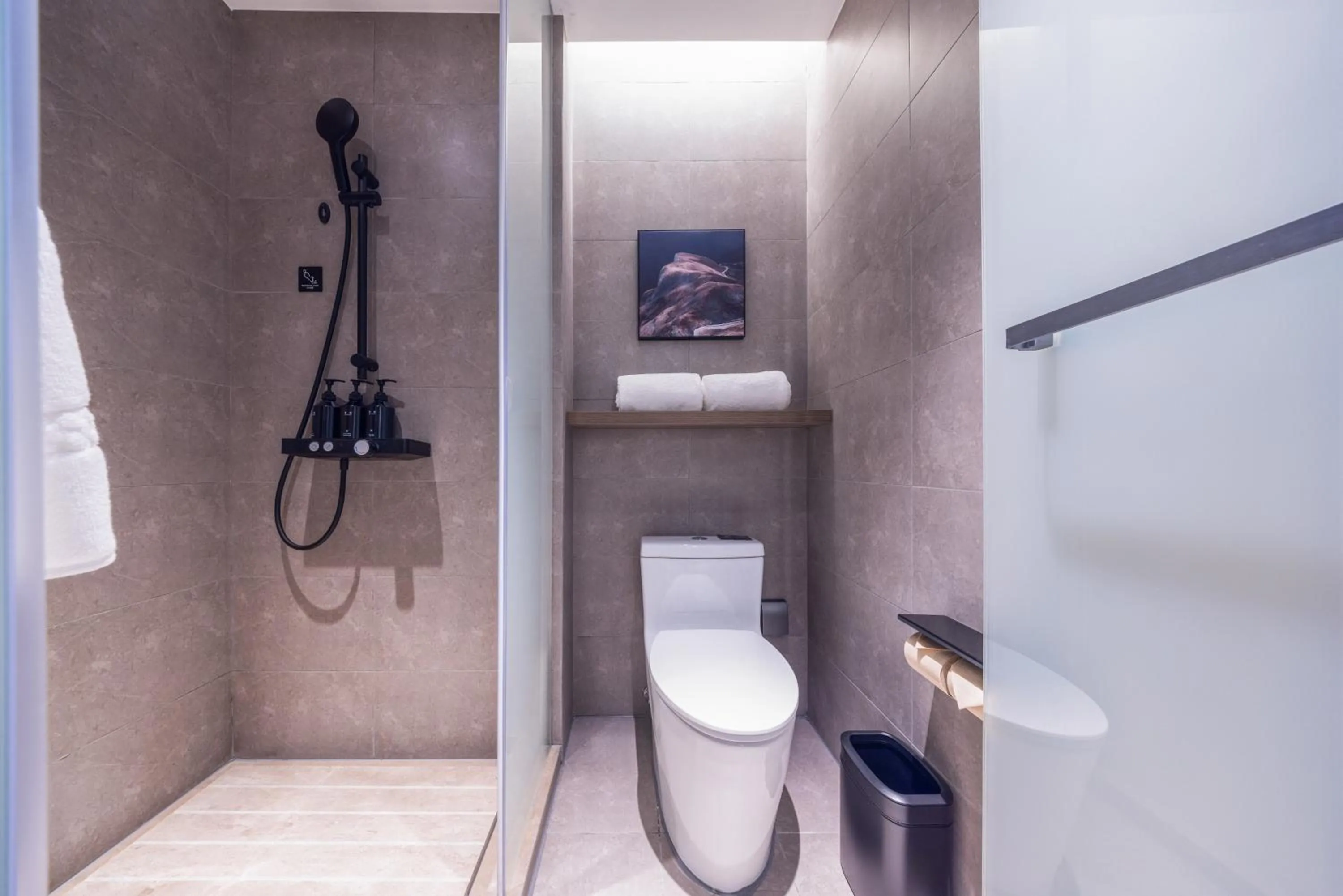 Shower in Atour X Hotel The Bund East Nanjing Road