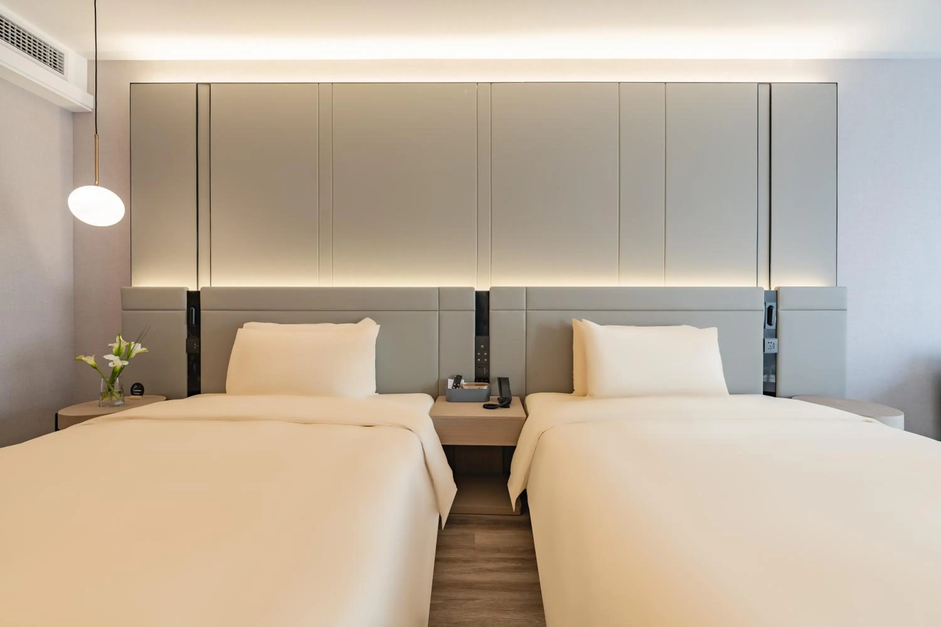 Photo of the whole room, Bed in Atour S Hotel Shanghai Lujiazui Expo Center