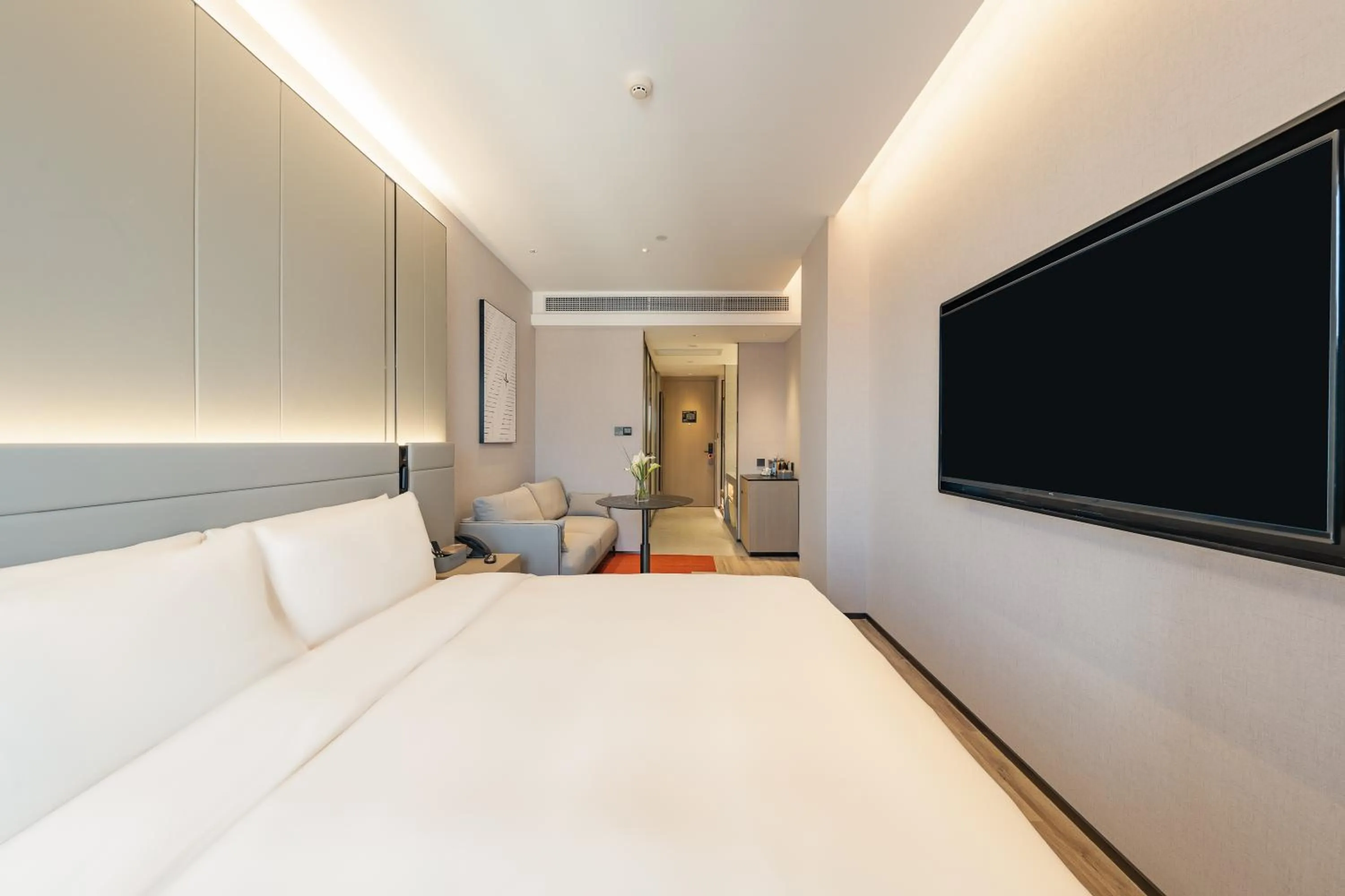 Photo of the whole room, Bed in Atour S Hotel Shanghai Lujiazui Expo Center
