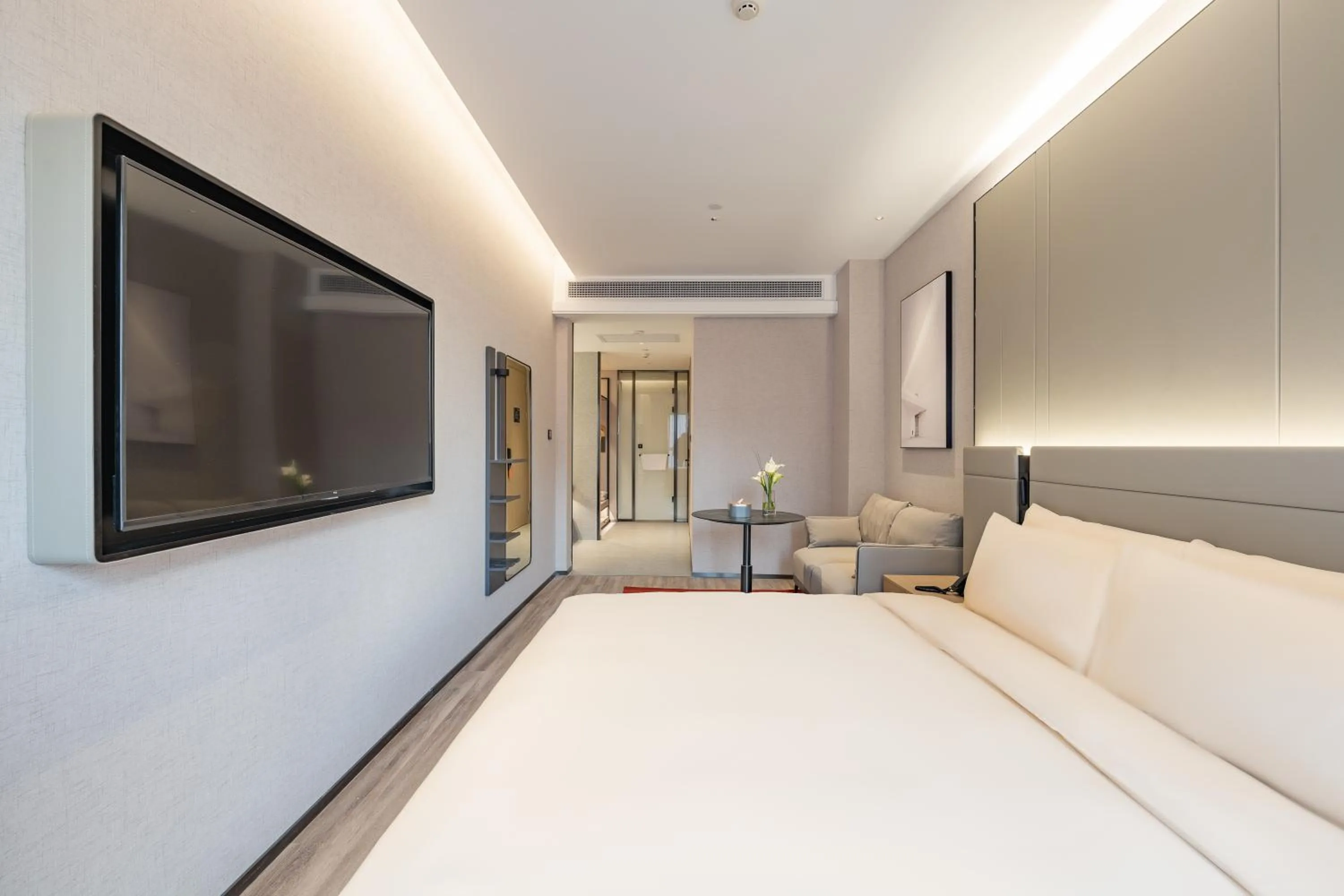 Photo of the whole room, Bed in Atour S Hotel Shanghai Lujiazui Expo Center