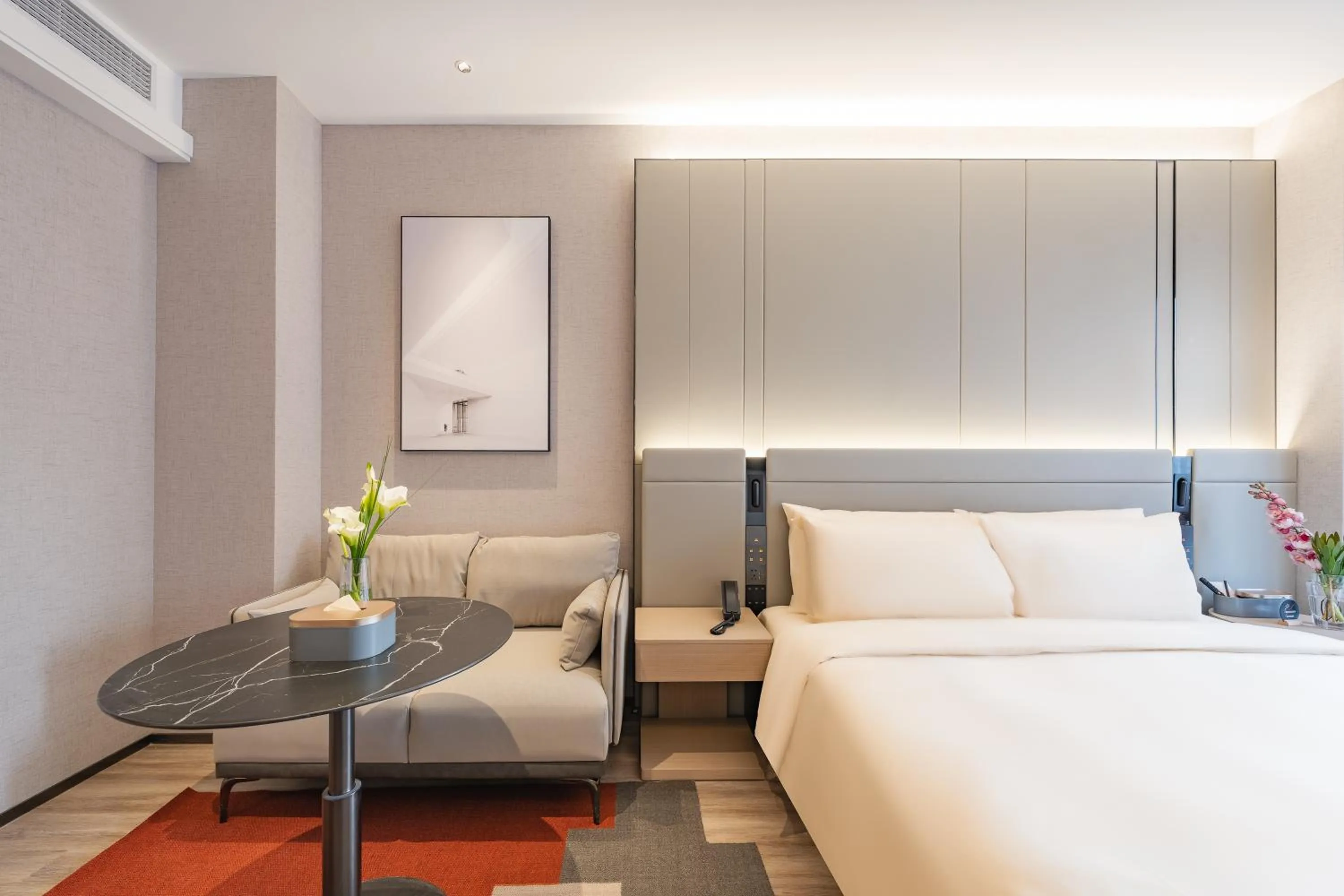 Photo of the whole room, Bed in Atour S Hotel Shanghai Lujiazui Expo Center
