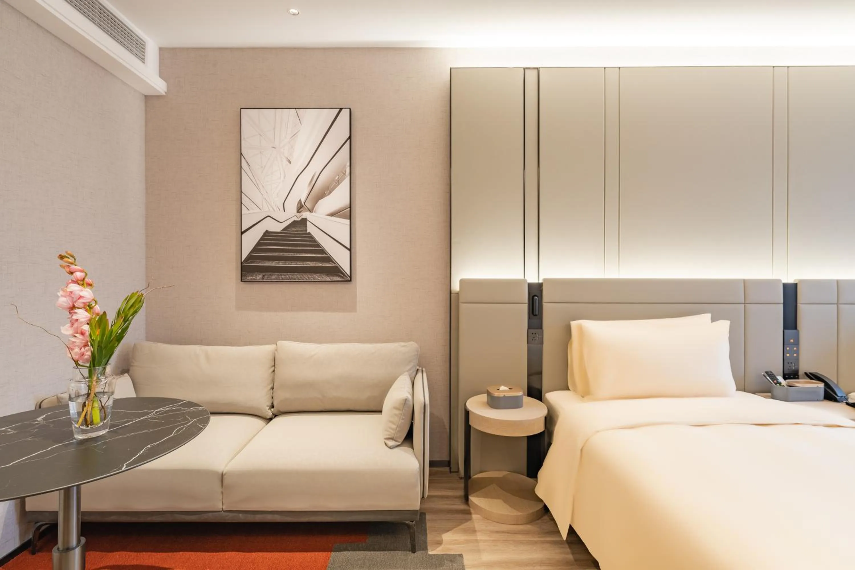 Photo of the whole room, Bed in Atour S Hotel Shanghai Lujiazui Expo Center