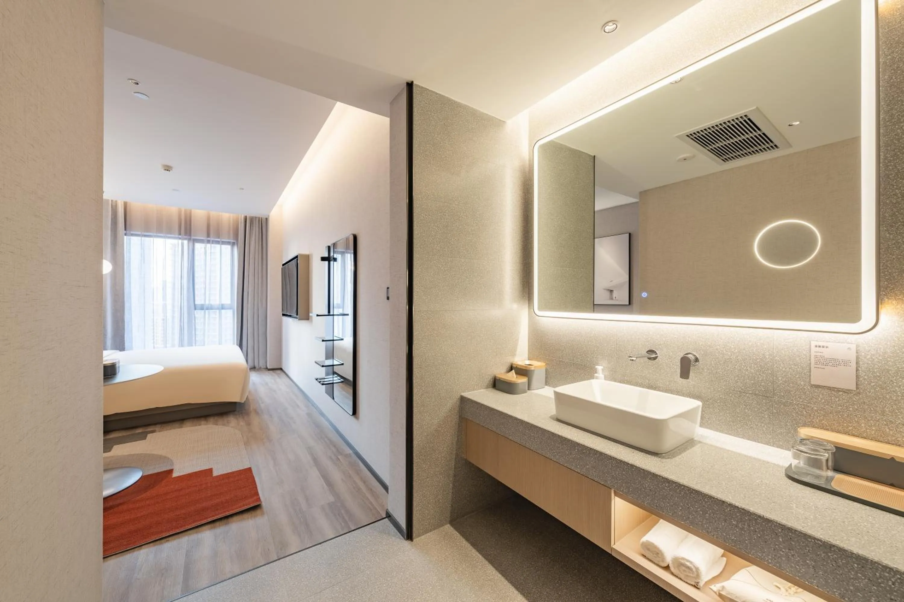 Photo of the whole room, Bed in Atour S Hotel Shanghai Lujiazui Expo Center