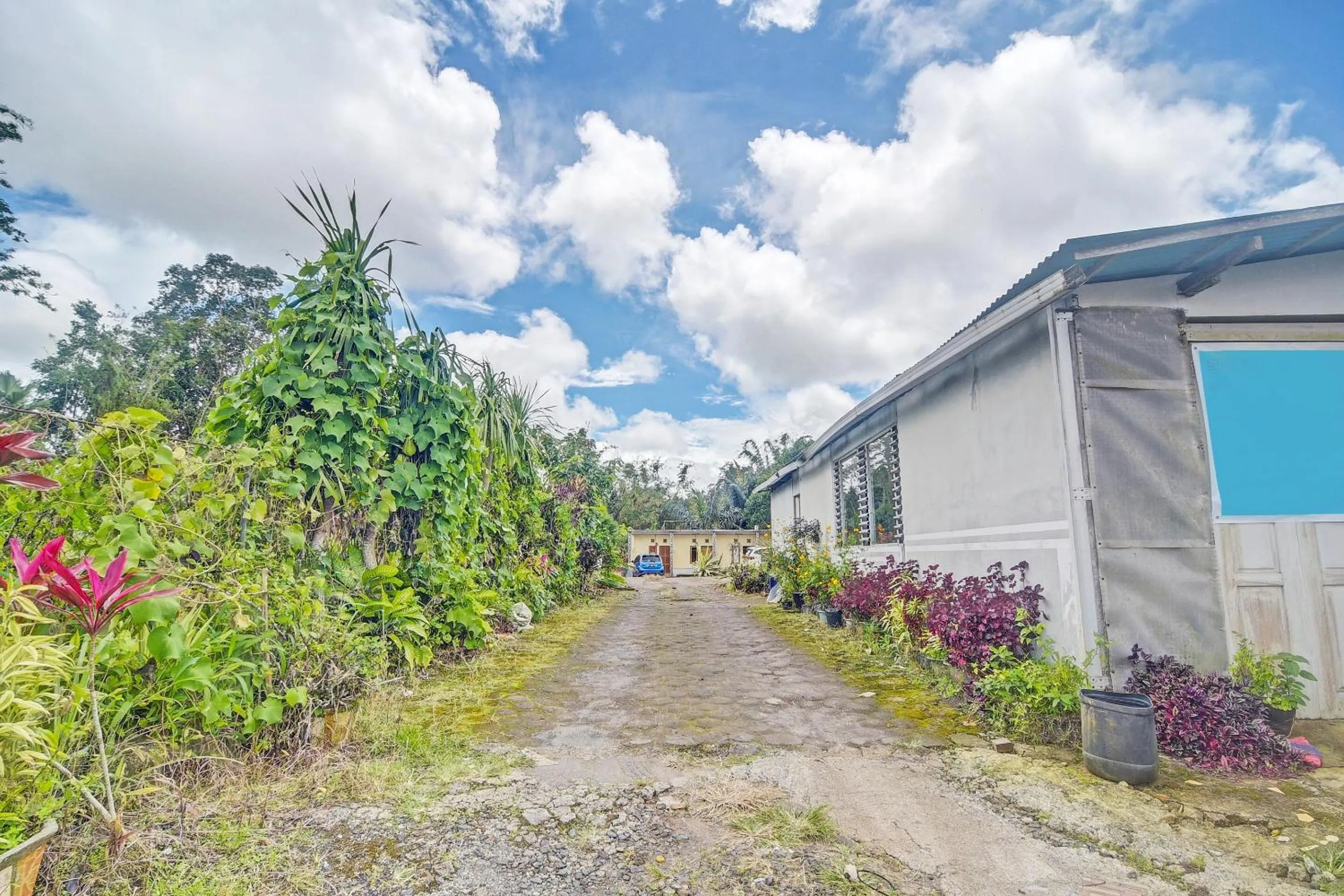 Facade/entrance in Hotel O Susupuan KostNearTaman Deki Lestari