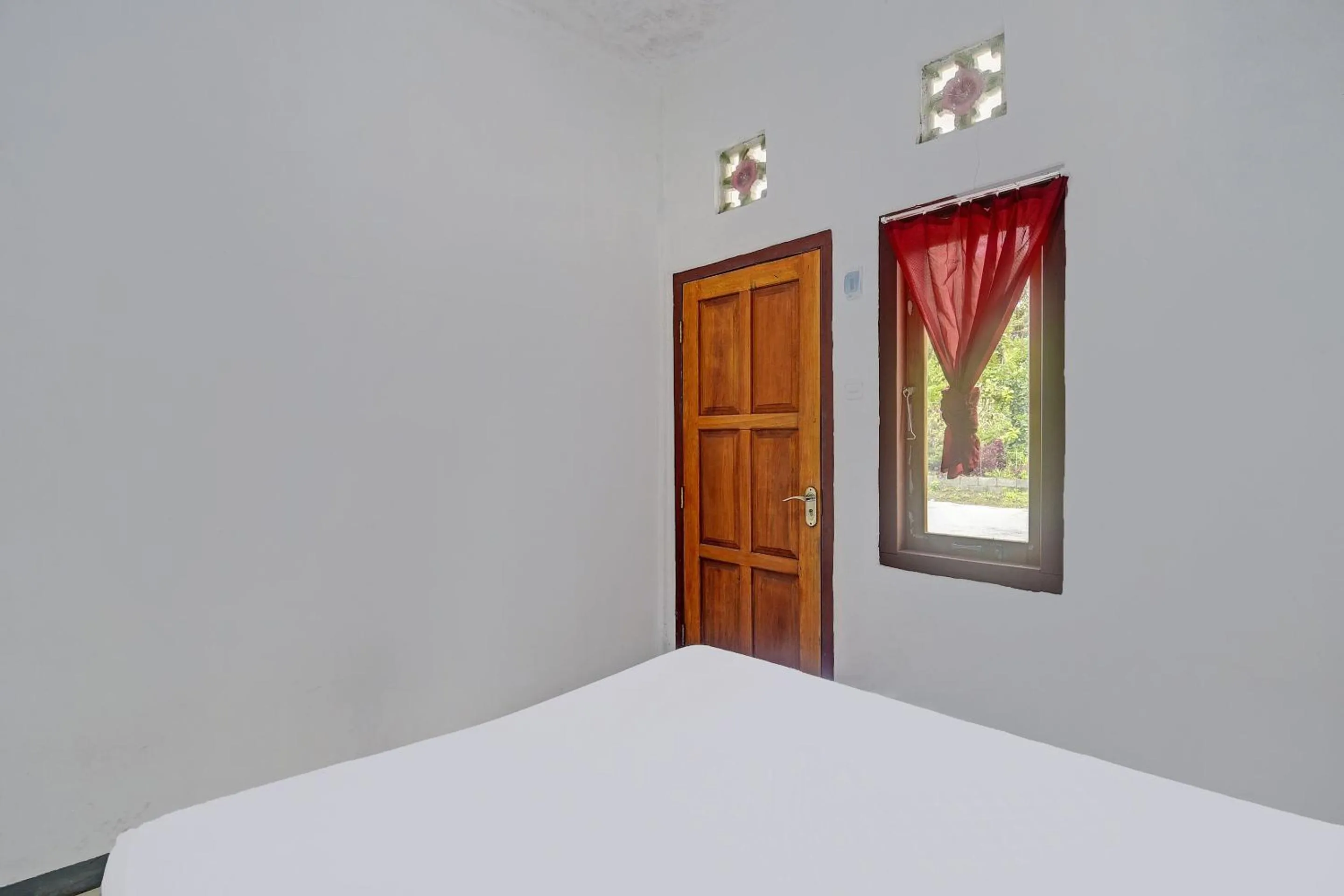 Bedroom, Bed in Hotel O Susupuan KostNearTaman Deki Lestari