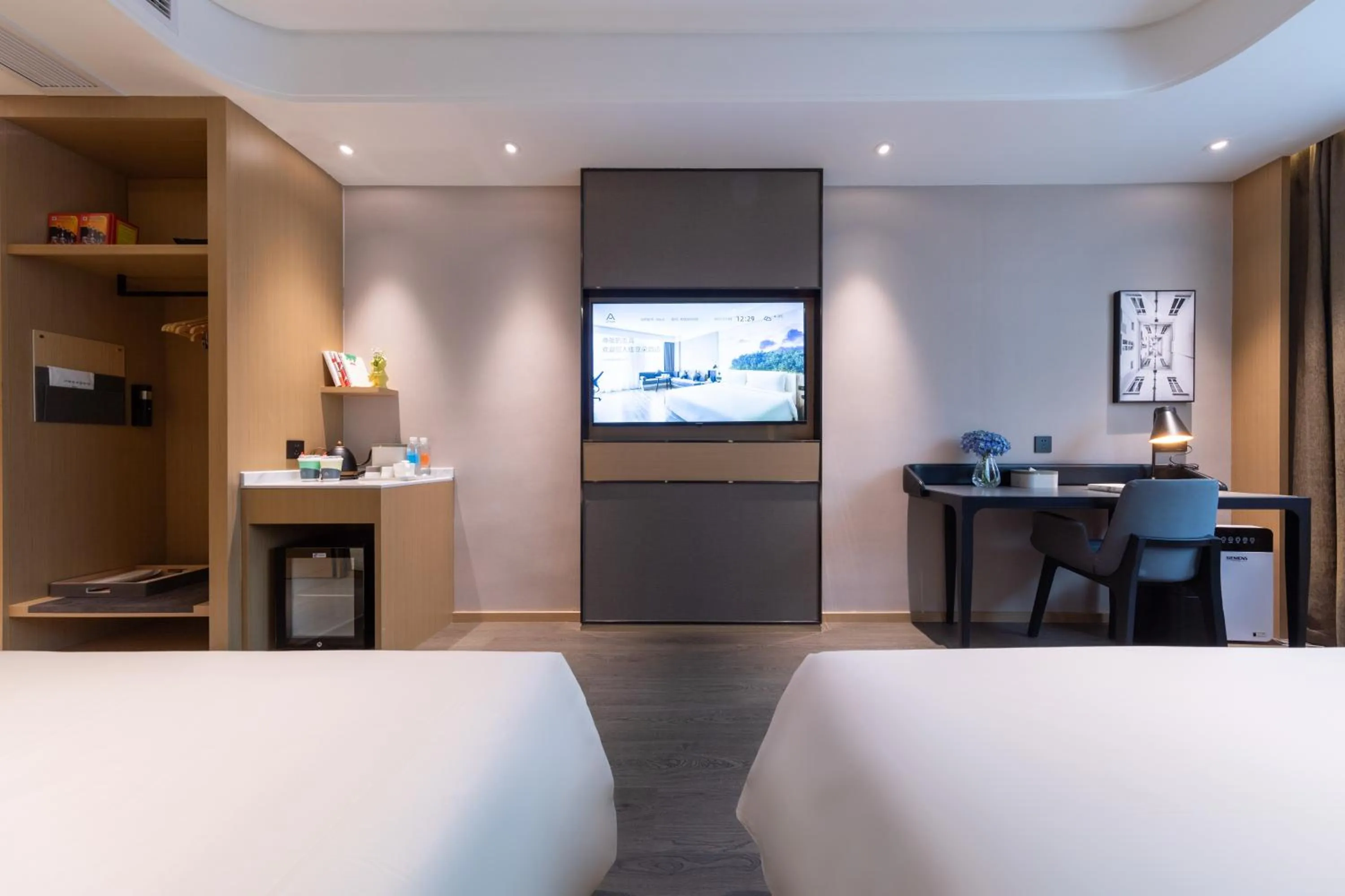 Photo of the whole room, Bed in Atour Hotel Suzhou Guanqian Street Leqiao Station