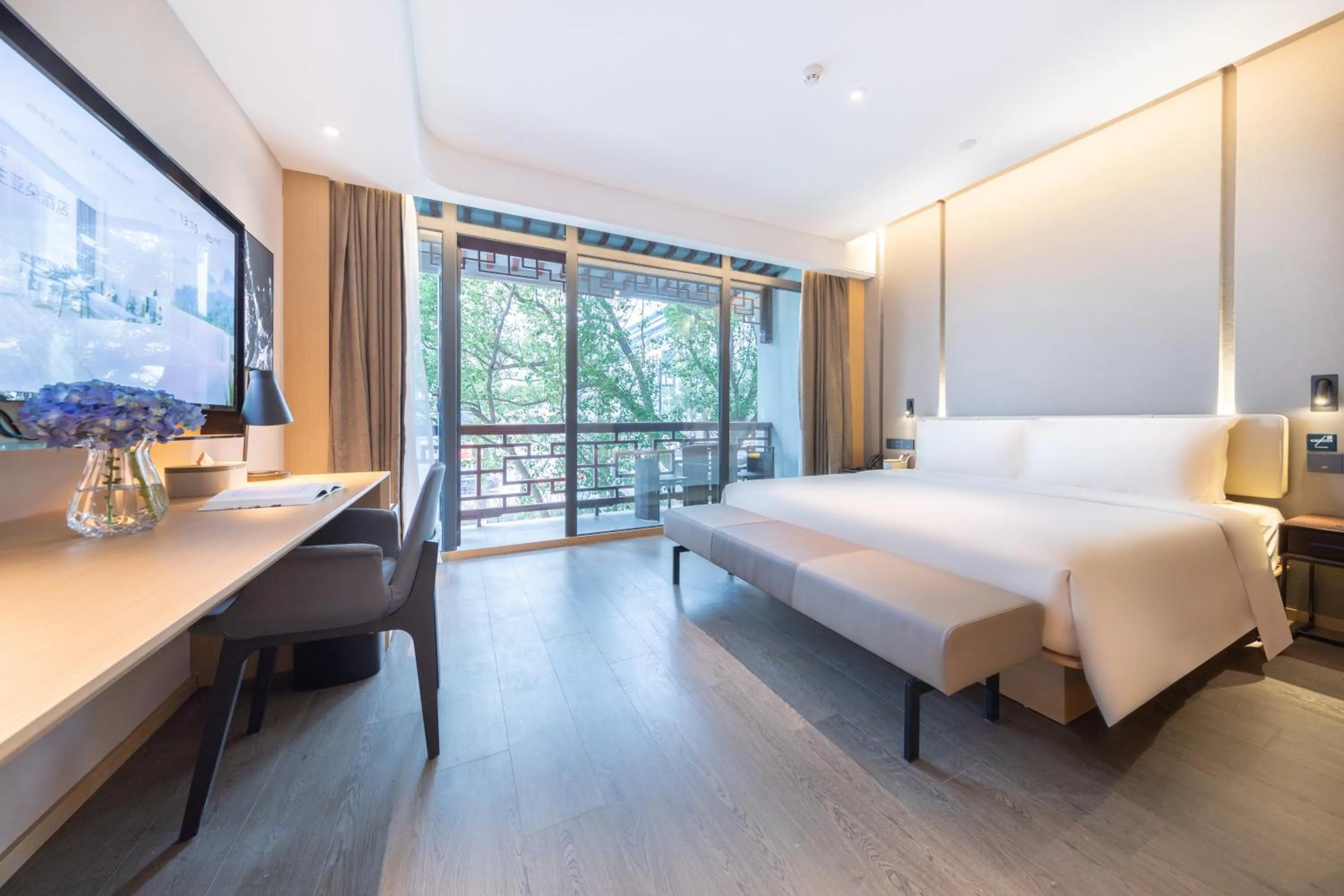 Photo of the whole room, Bed in Atour Hotel Suzhou Guanqian Street Leqiao Station