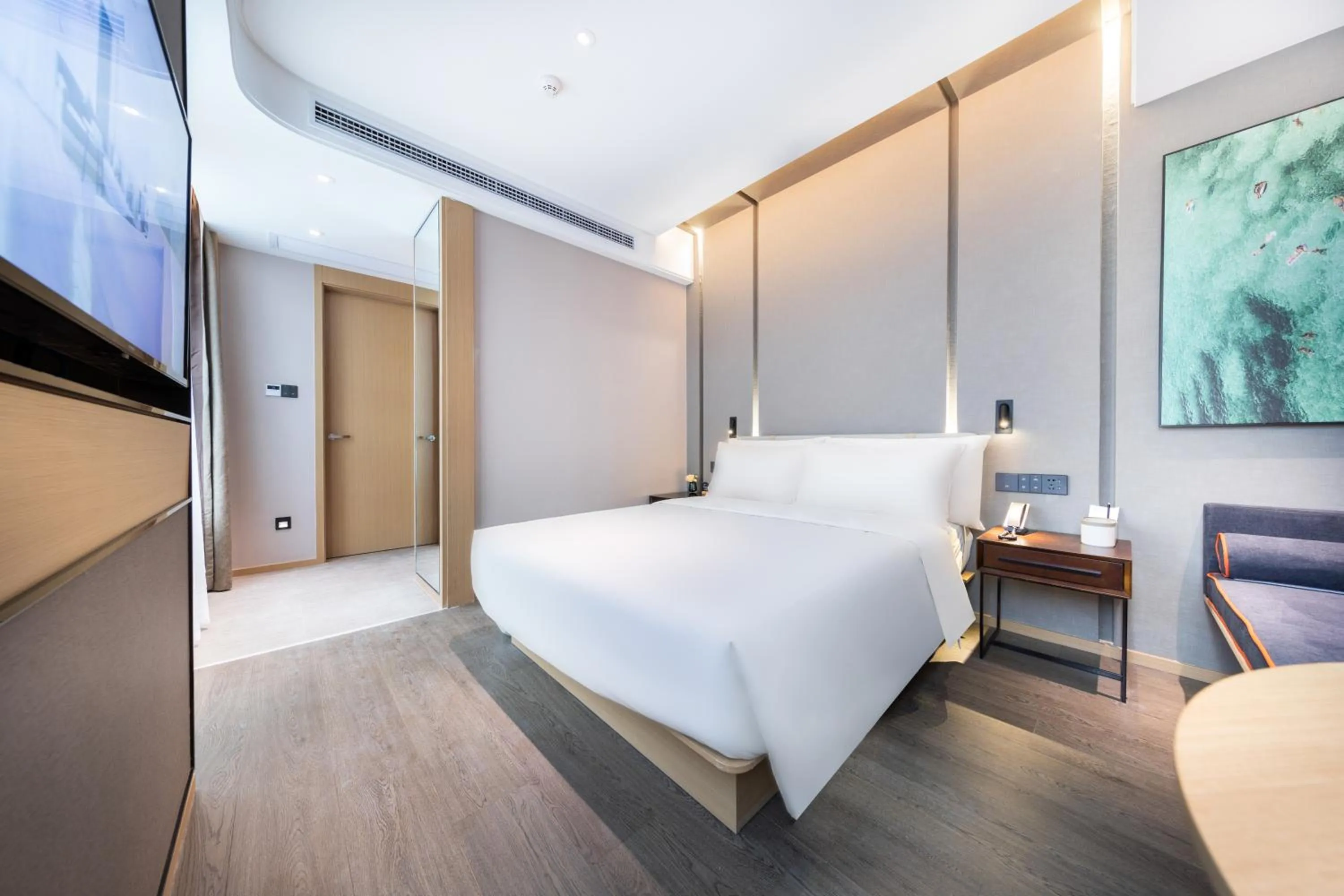 Photo of the whole room, Bed in Atour Hotel Suzhou Guanqian Street Leqiao Station