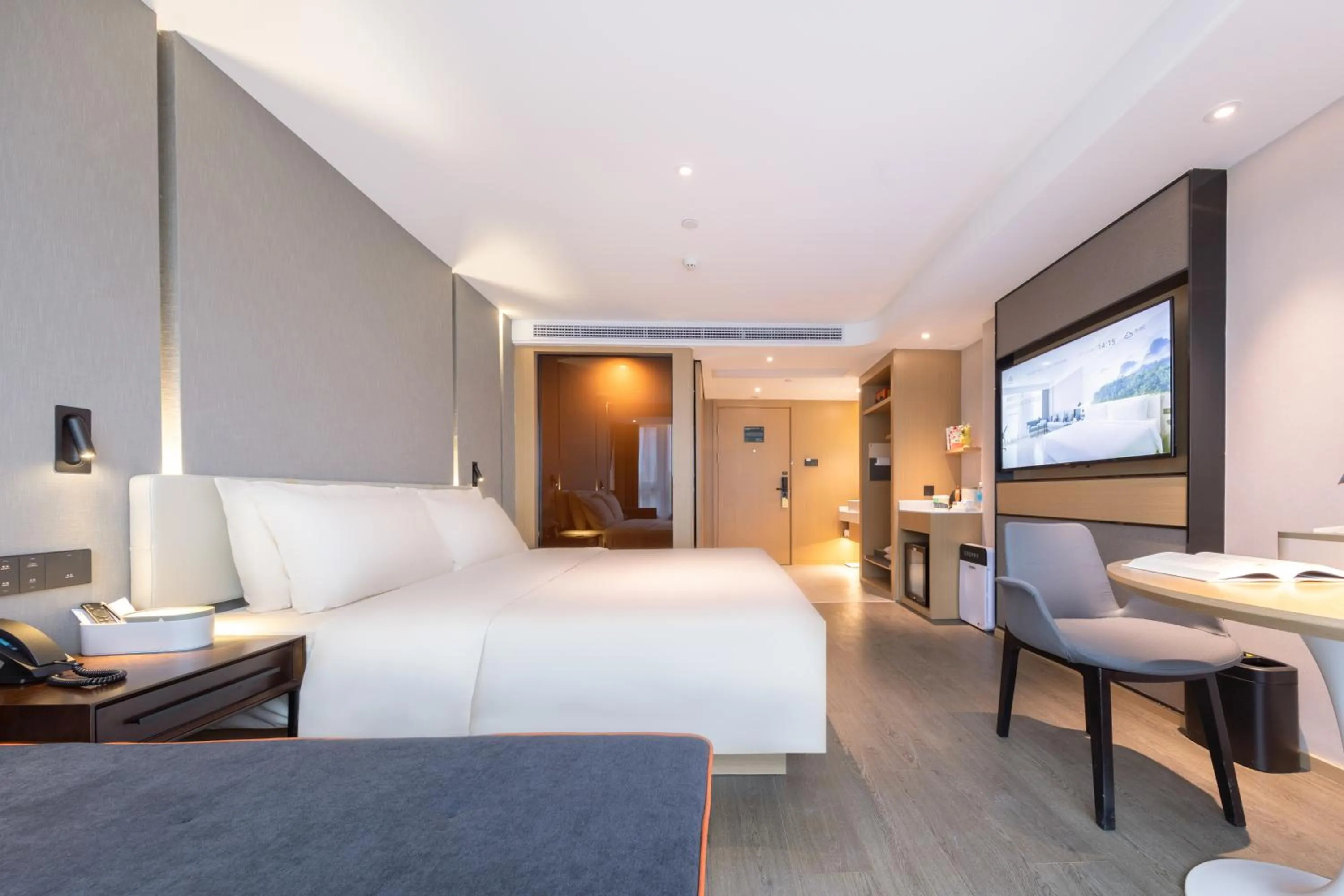 Photo of the whole room, Bed in Atour Hotel Suzhou Guanqian Street Leqiao Station