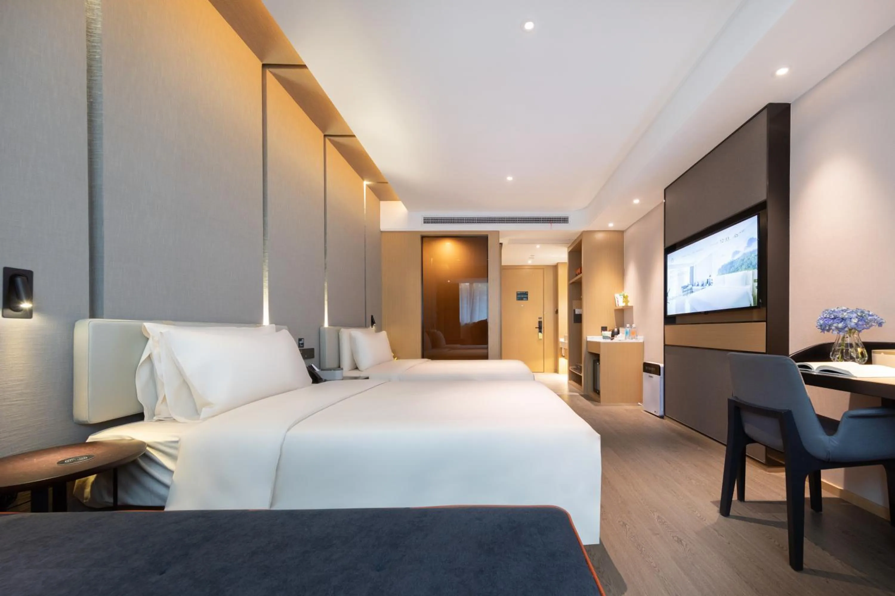 Photo of the whole room, Bed in Atour Hotel Suzhou Guanqian Street Leqiao Station